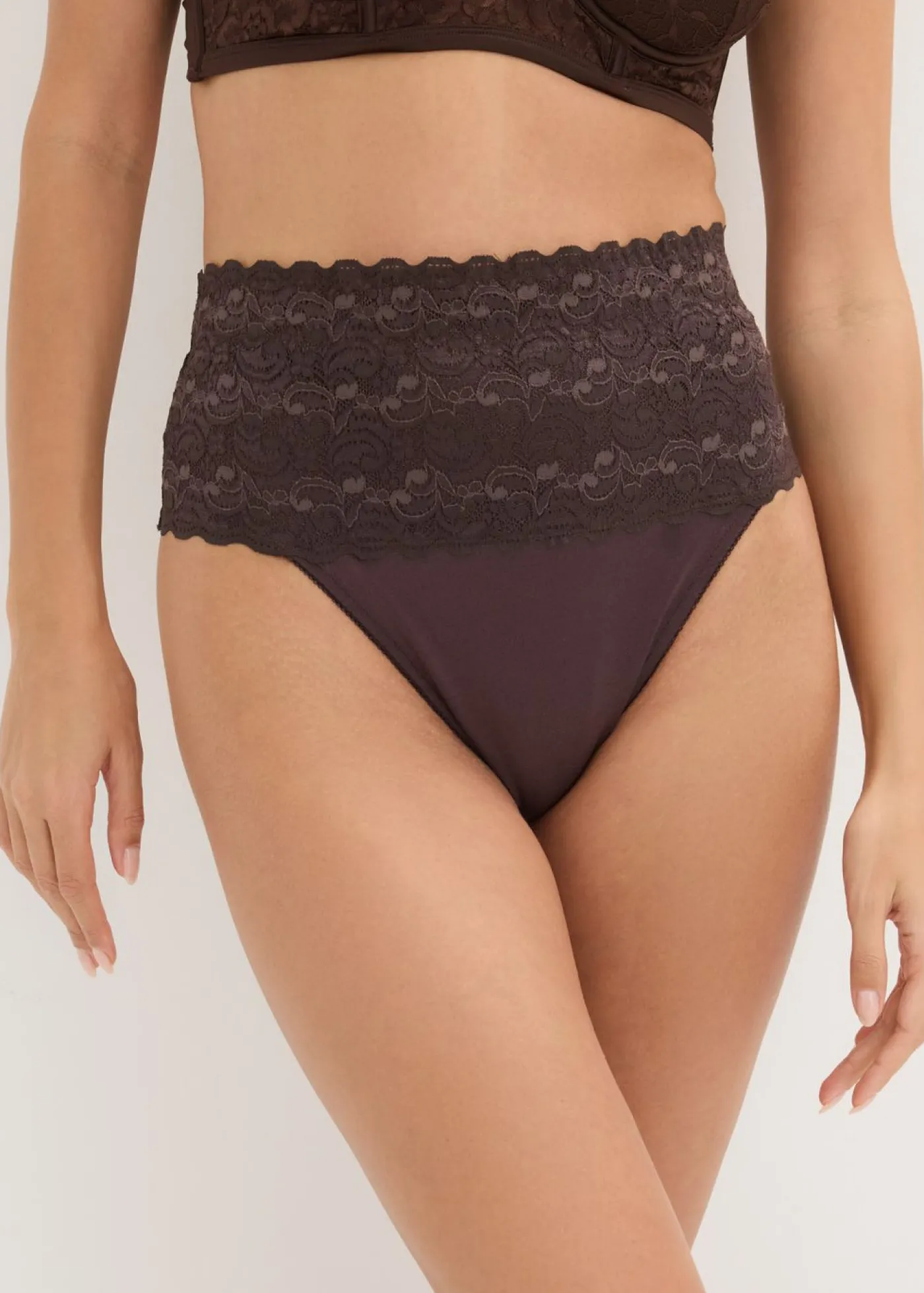 bonprix bonprix Tanga con efecto moldeador medio (2 unidades) 2 en marrón oscuro Sale