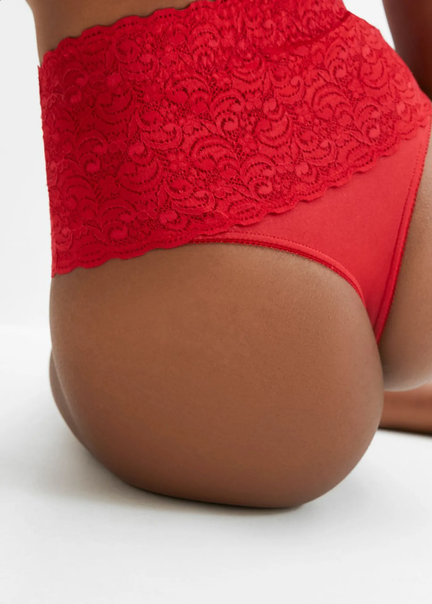 bonprix bonprix Tanga con efecto moldeador medio (2 unidades) Rojo salsa Discount
