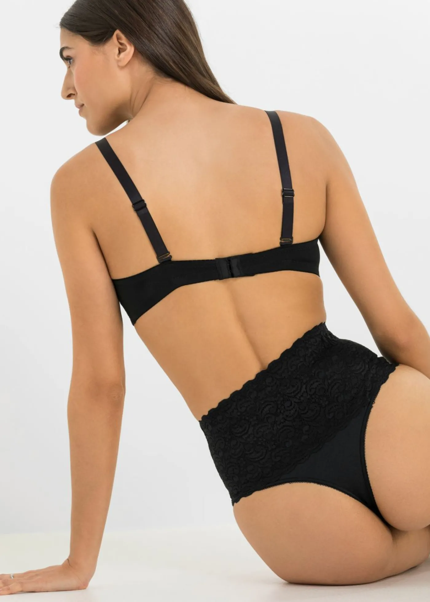 bonprix bonprix Tanga con efecto moldeador medio (2 unidades) Negro Sale