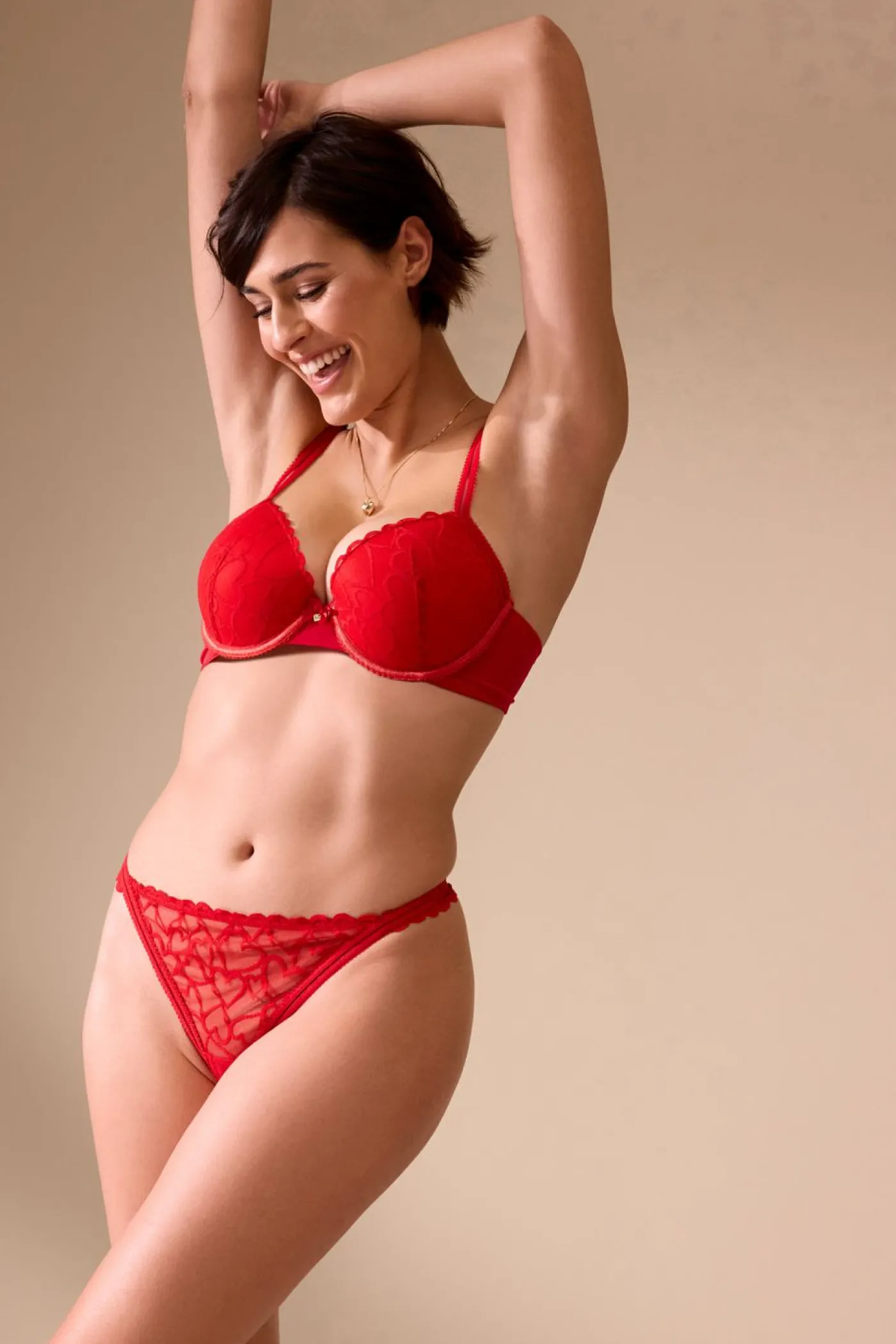bonprix bonprix Tanga con encaje de corazones Rojo salsa Sale