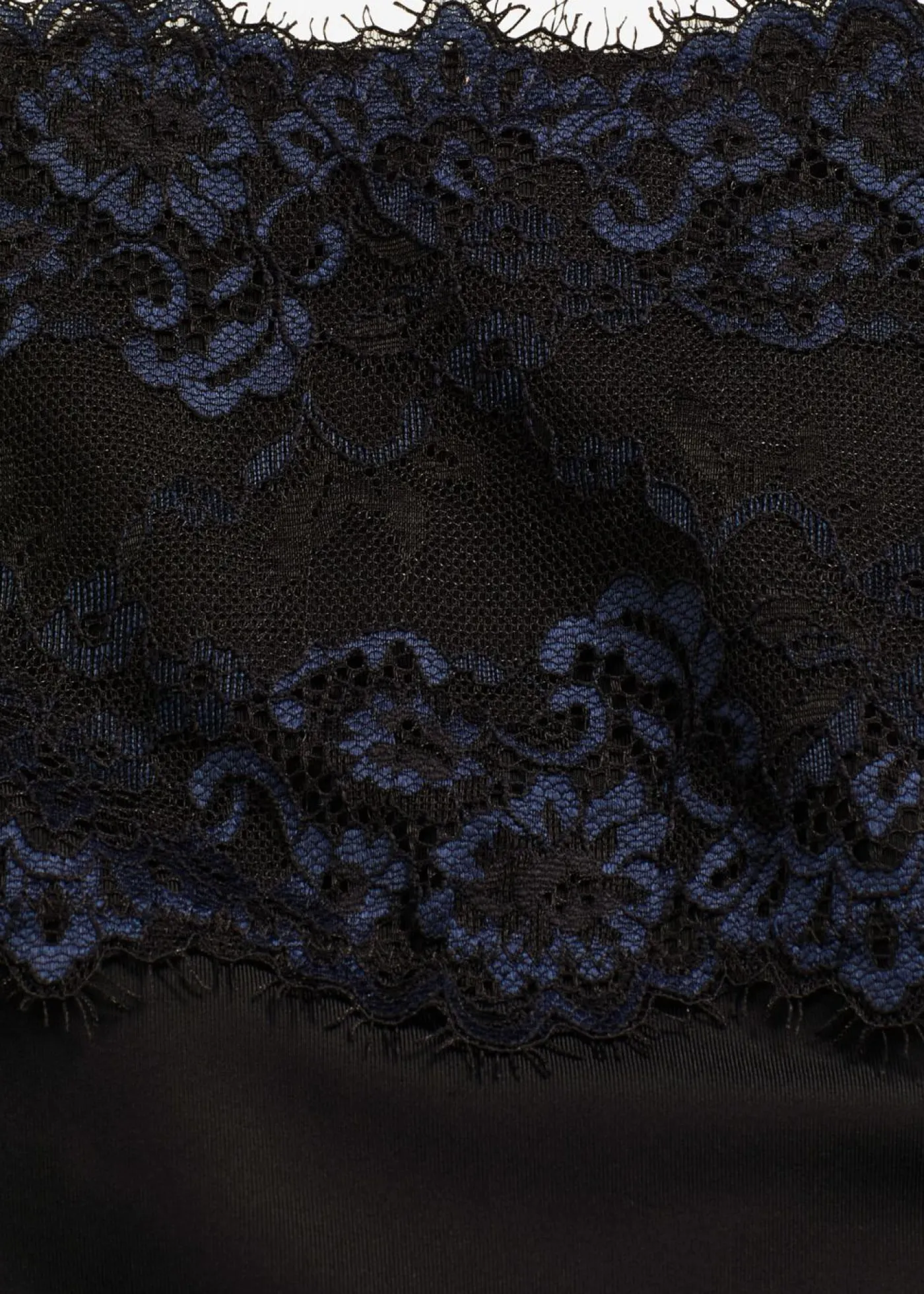 bonprix bonprix Tanga con encaje y efecto moldeador medio Negro Sale