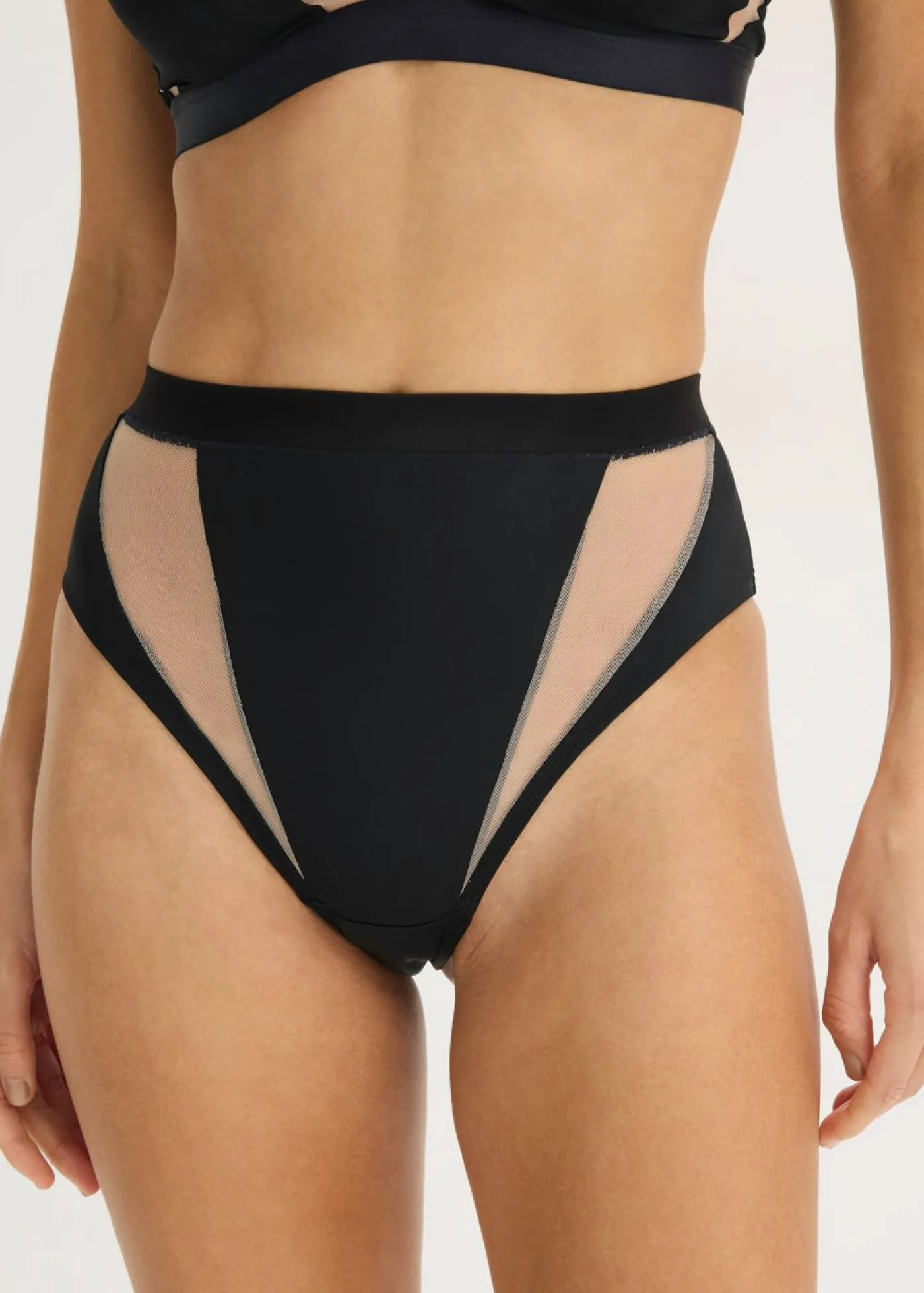 bonprix bonprix Tanga de talle alto con insertos transparentes negro-marrón claro Outlet