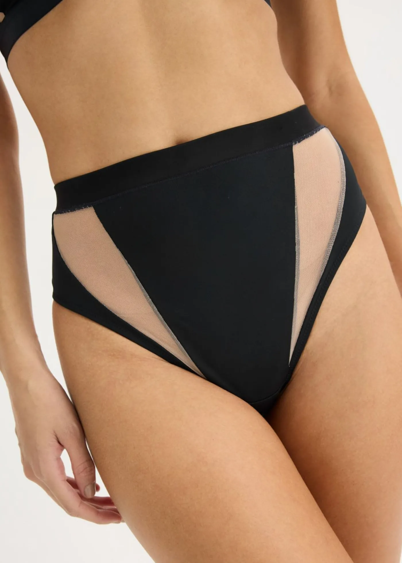 bonprix bonprix Tanga de talle alto con insertos transparentes negro-marrón claro Outlet