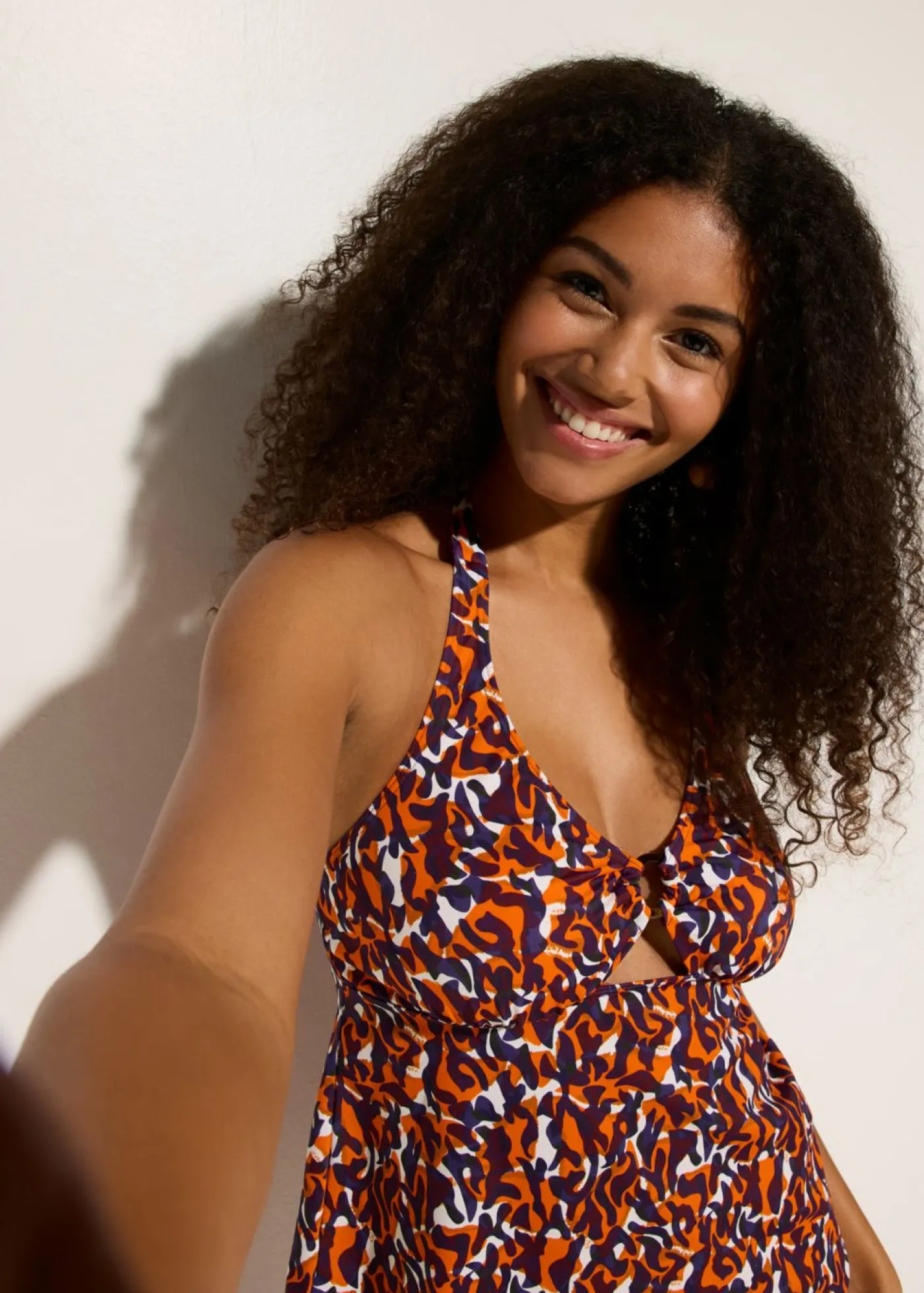 bonprix bonprix Tankini con cuello halter (2 piezas) con detalle de anilla estampado leo púrpura-marrón claro Sale
