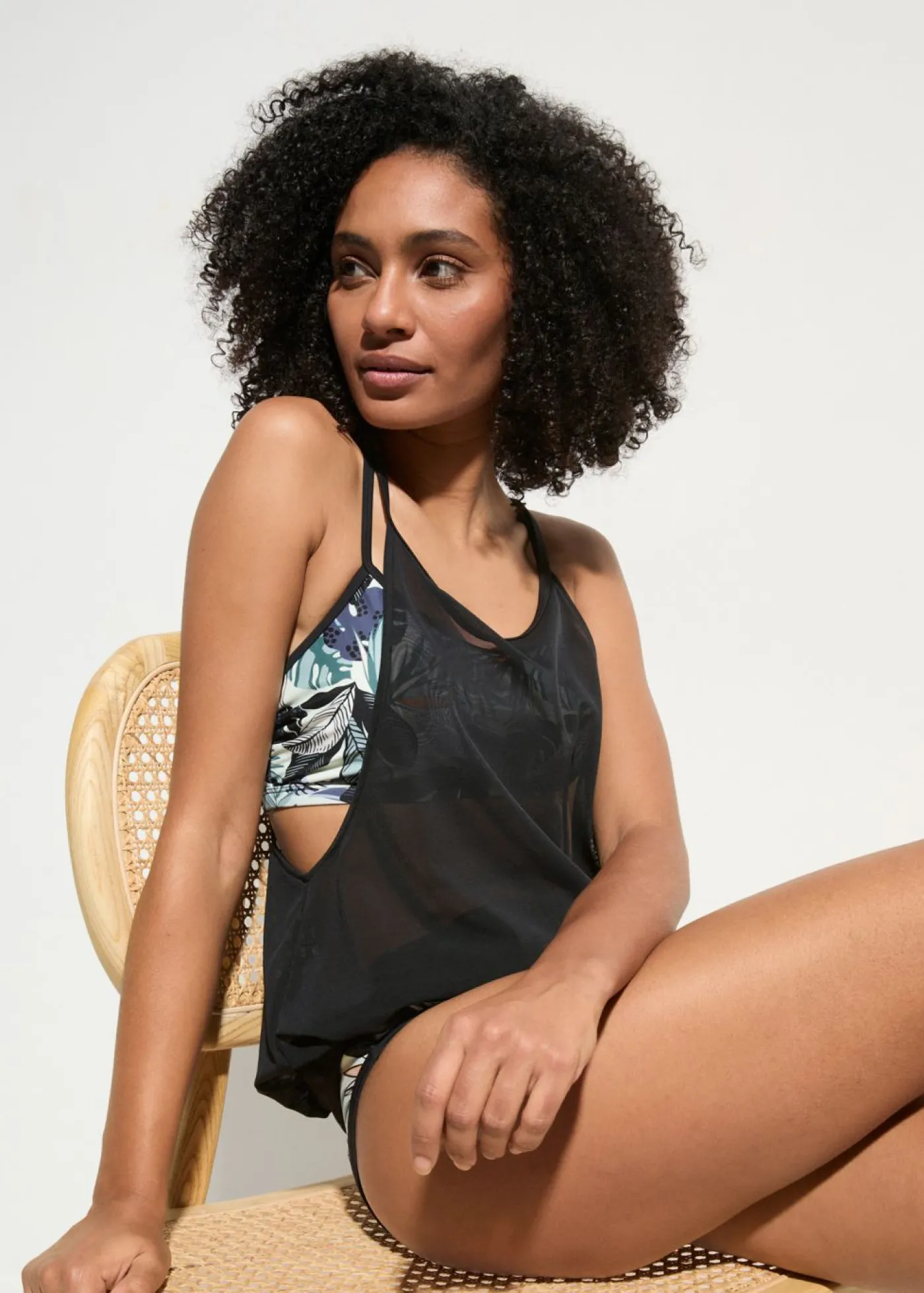 bonprix bonprix Tankini holgado (3 piezas) con top de bikini tipo bustier azul/negro con estampado de flores Hot