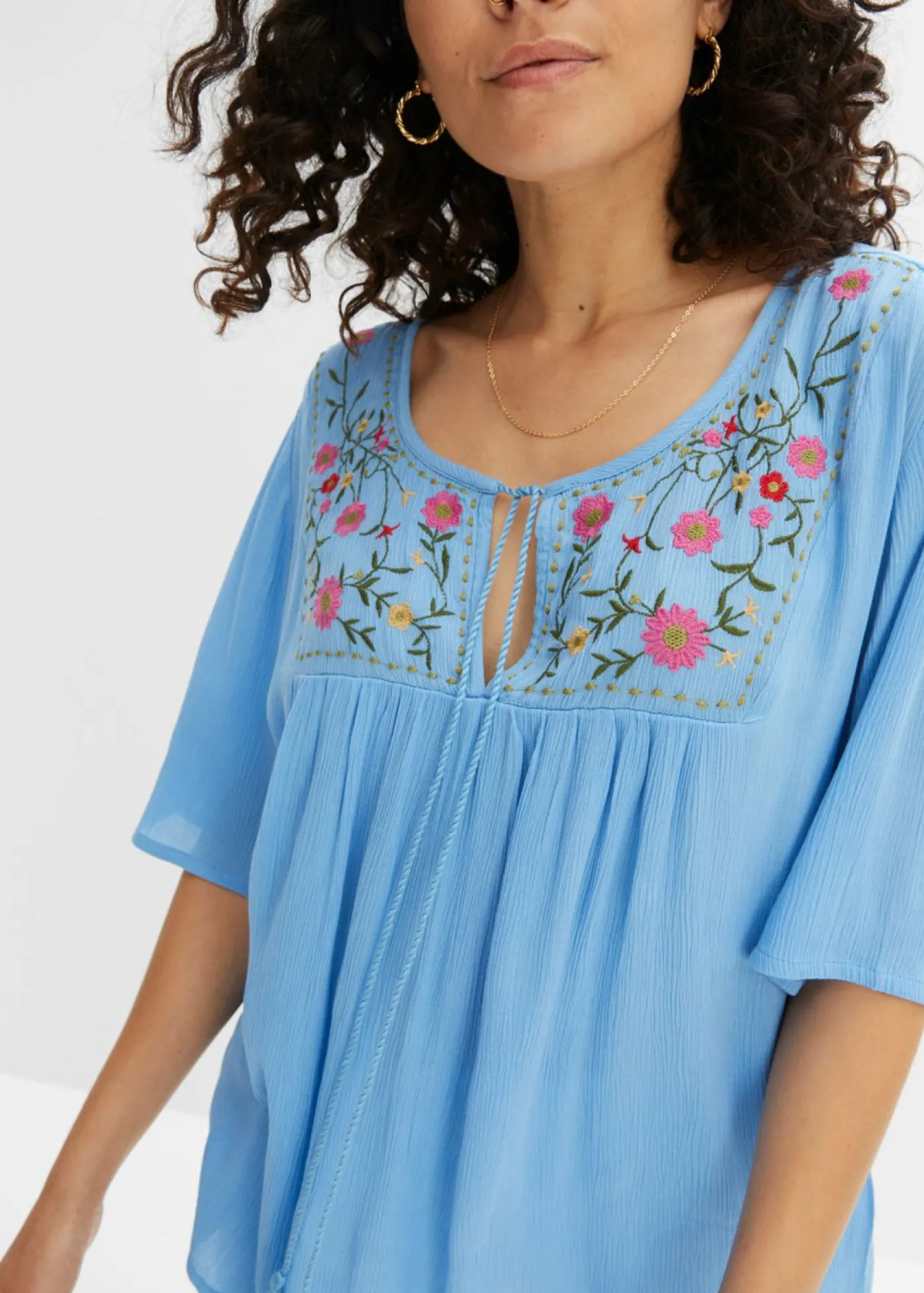 bonprix bonprix Túnica arrugada de viscosa suave Azul brillante de flores Discount