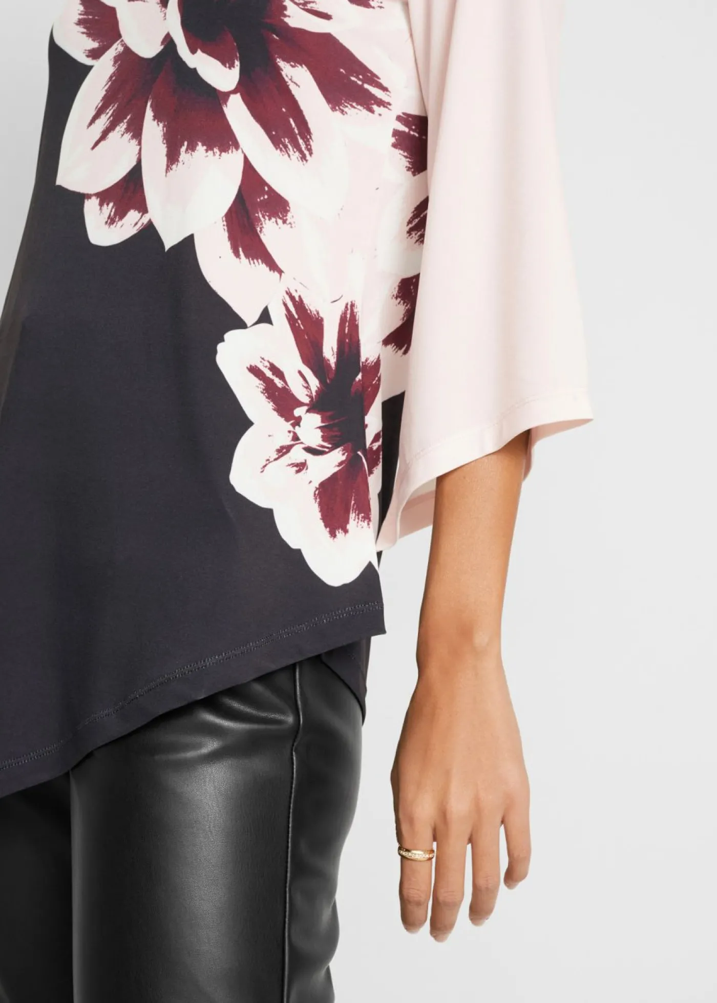 bonprix bonprix Túnica con estampado Negro-blanco de flores New