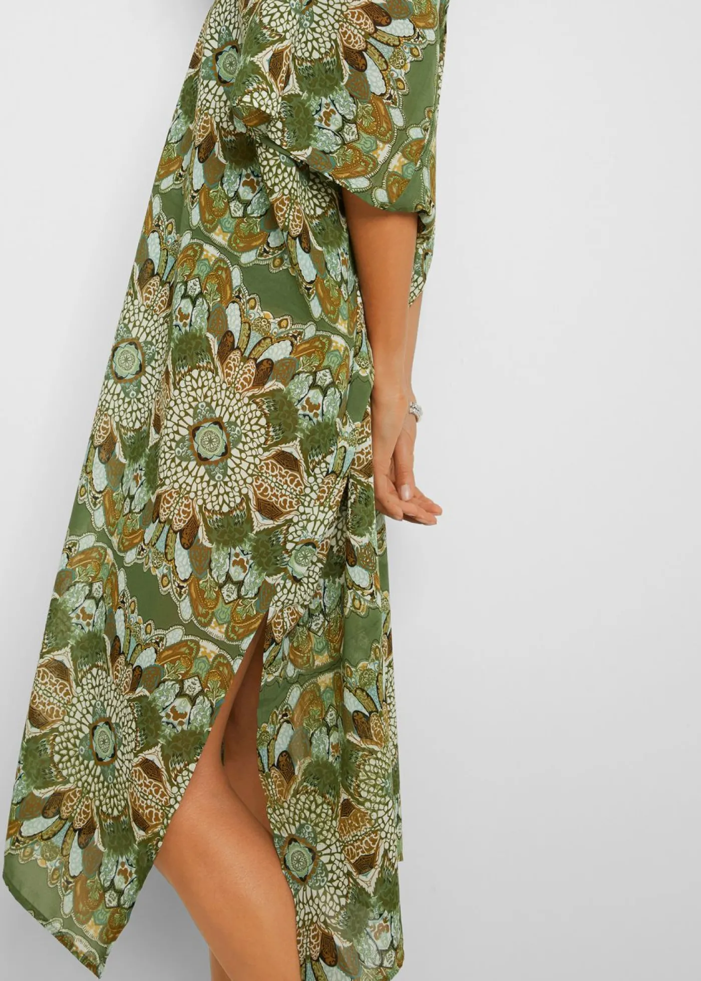 bonprix bonprix Túnica de playa oversize de gasa ligera verde/beige con flores Hot