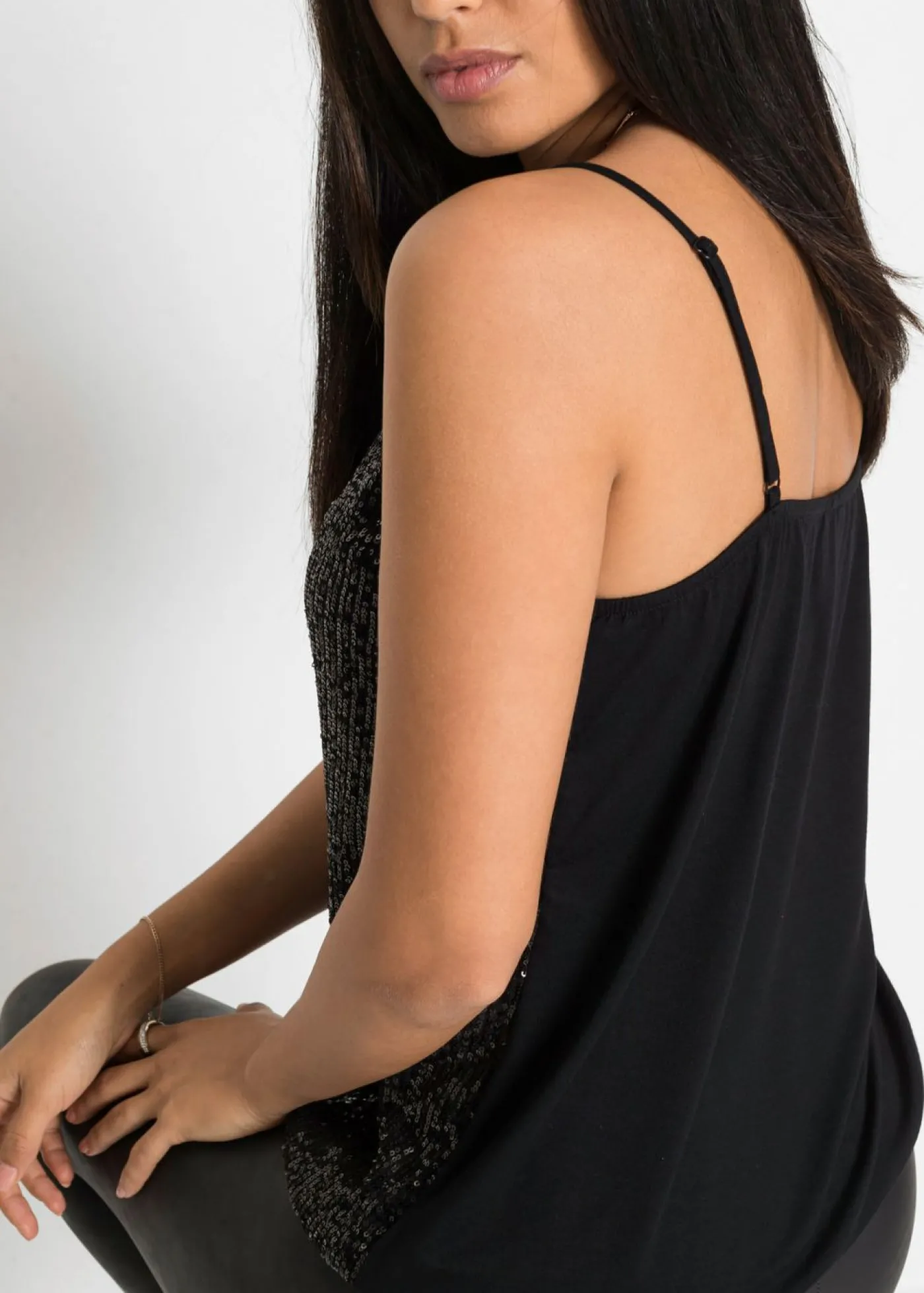 bonprix bonprix Top de mezcla de viscosa suave con tirantes finos y lentejuelas Negro Hot