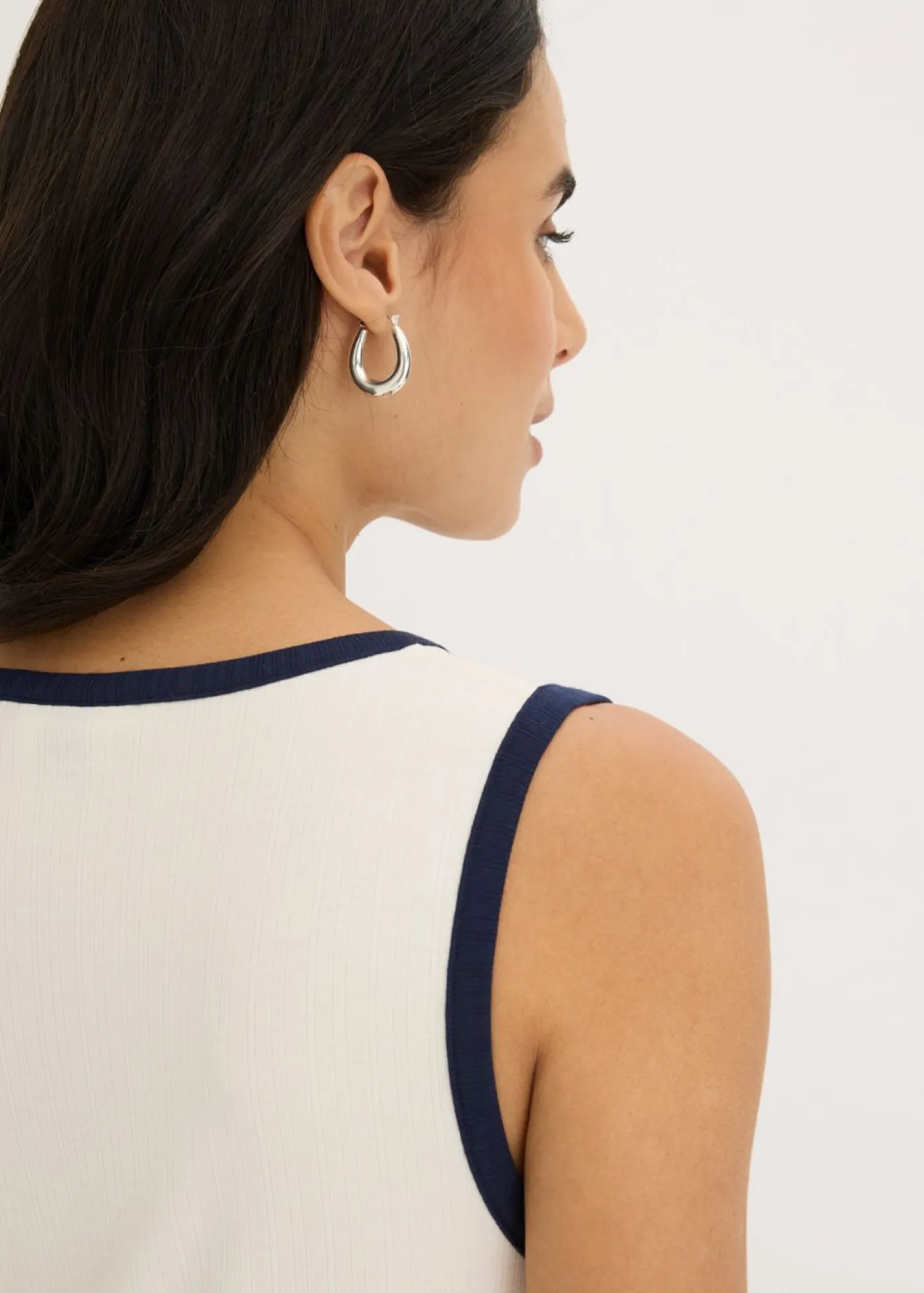 bonprix bonprix Top de punto con panel en contraste beige natural-azul marino Outlet