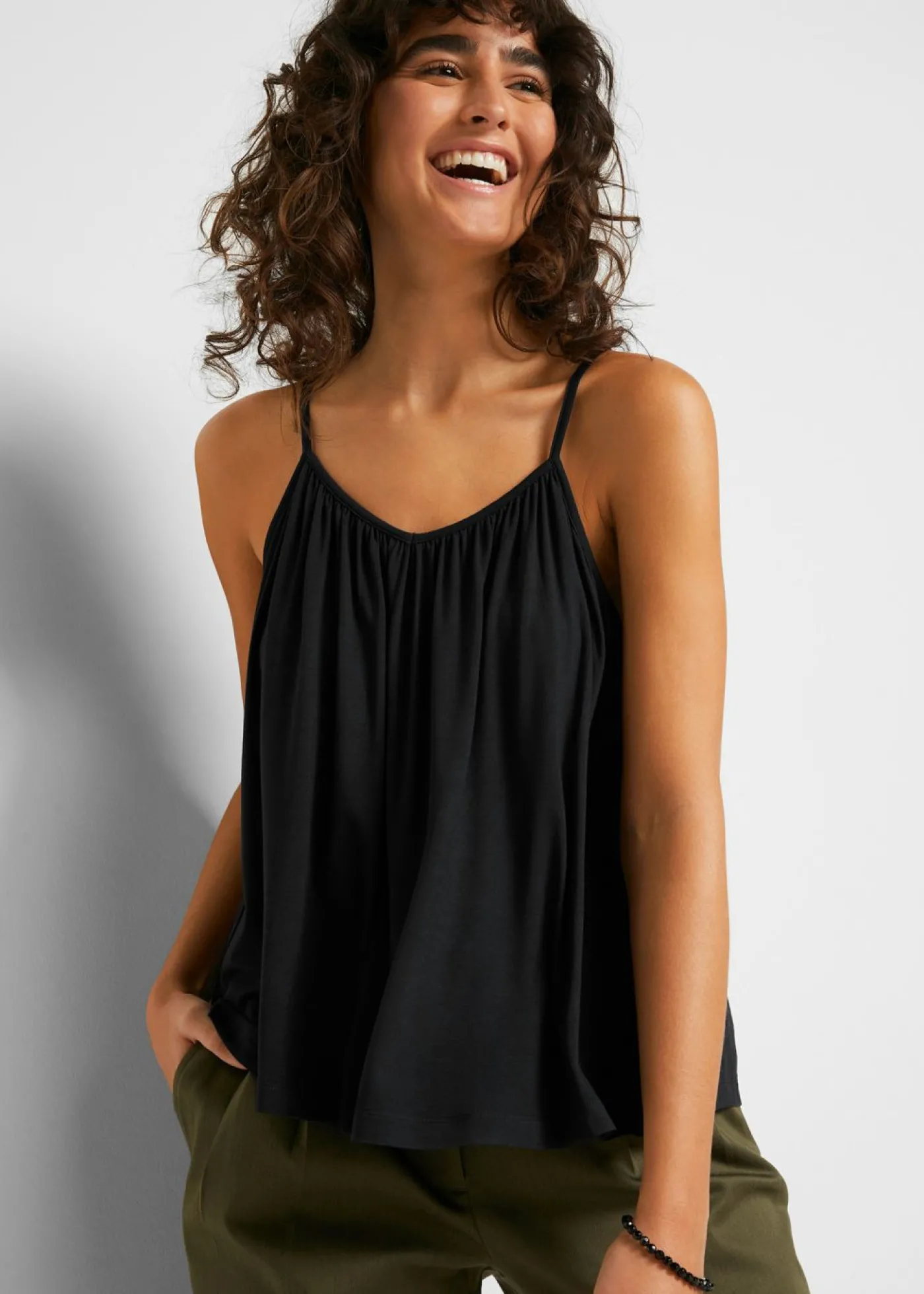 bonprix bonprix Top de viscosa fluida con tirantes finos Negro Clearance