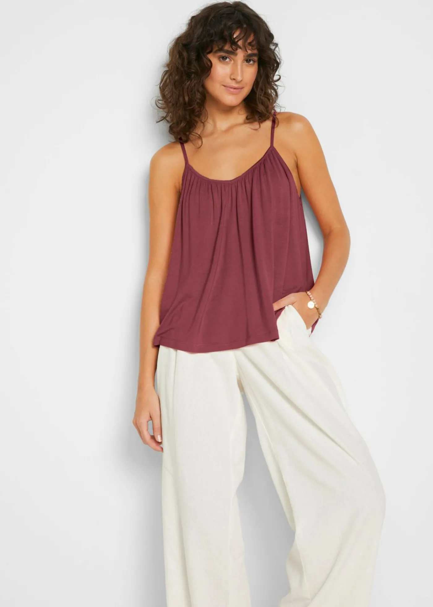 bonprix bonprix Top de viscosa fluida con tirantes finos mora oscuro Clearance