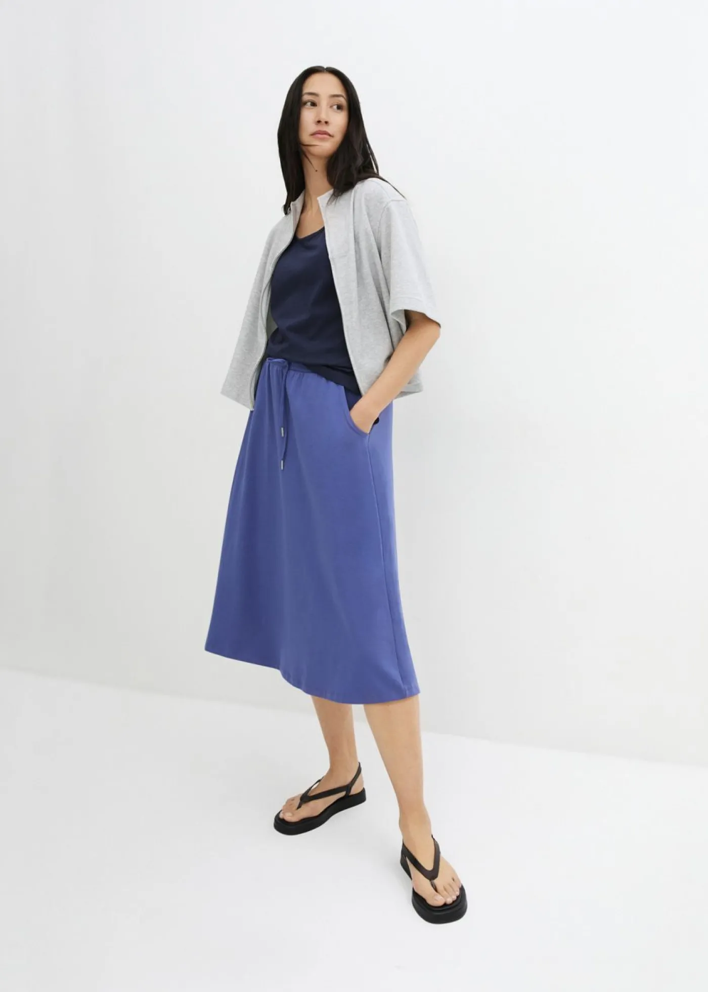 bonprix bonprix Top largo de algodón orgánico puro (5 unidades) fresa+blanco+gris claro moteado+azul marino+negro Discount