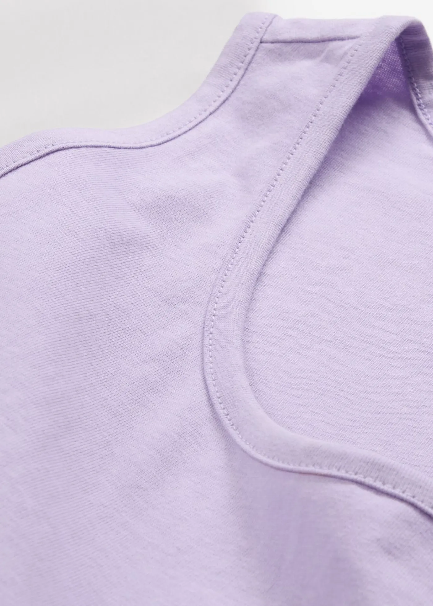 bonprix bonprix Top largo de algodón orgánico puro (5 unidades) lavanda + salvia fumé+ rosa pálido + negro + blanco Clearance