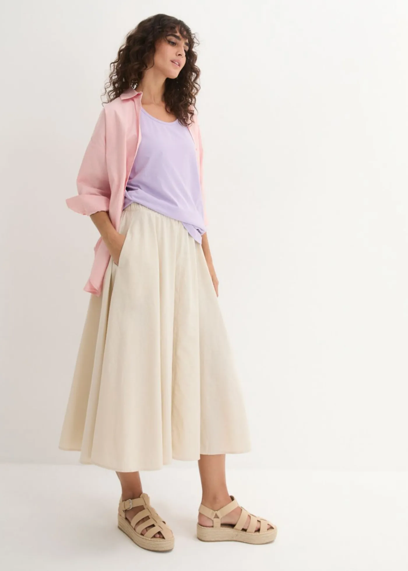 bonprix bonprix Top largo de algodón orgánico puro (5 unidades) lavanda + salvia fumé+ rosa pálido + negro + blanco Clearance