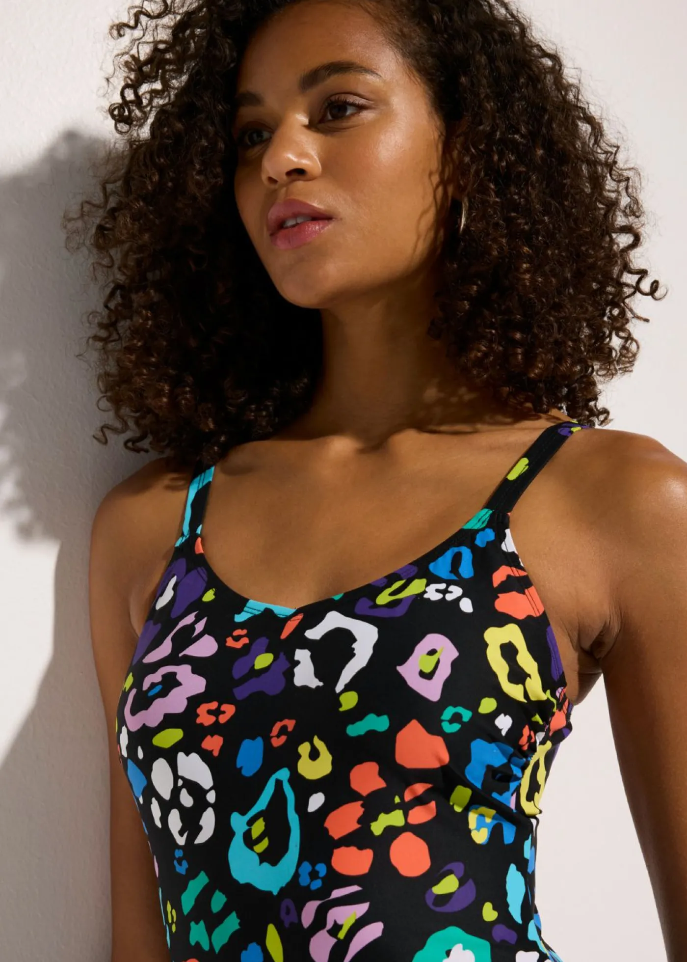 bonprix bonprix Traje de baño con ligero efecto moldeador Negro multicolor Hot
