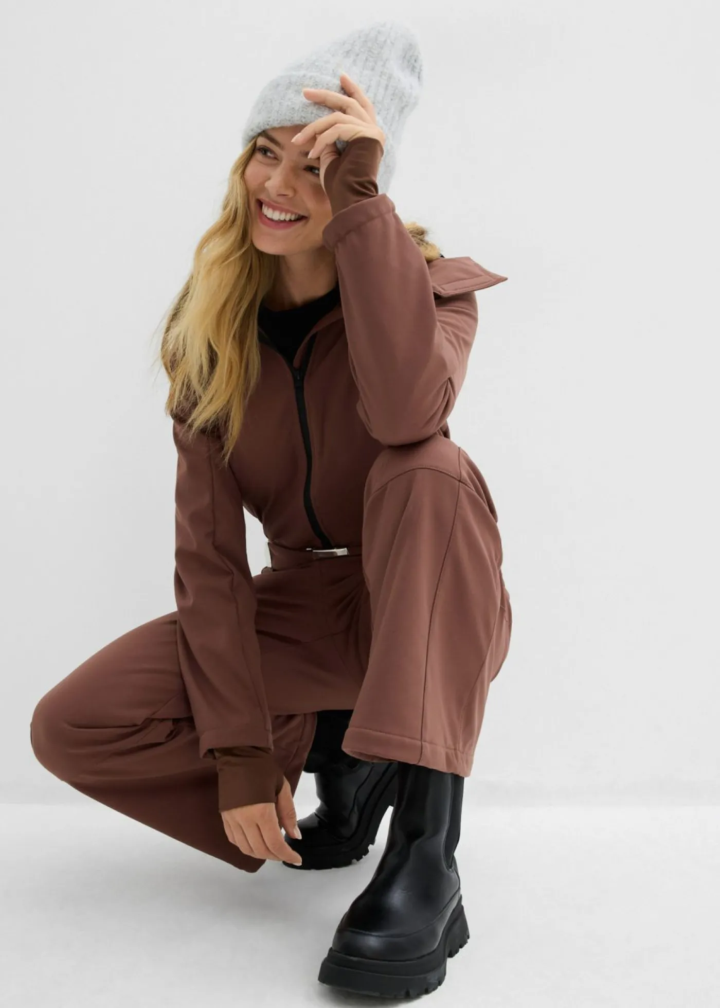 bonprix bonprix Traje de esquí de softshell con forro cálido y material impermeable Marrón claro Hot