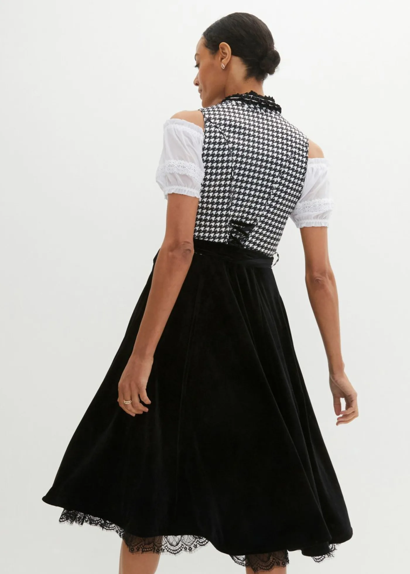 bonprix bonprix Traje tirolés y delantal (2 piezas) Negro-blanco lana estampado Discount