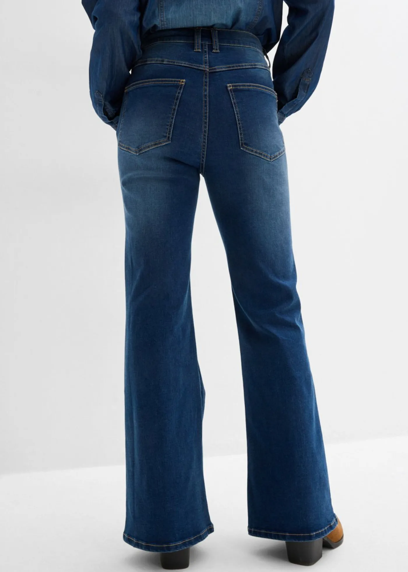 bonprix bonprix Vaqueros acampanados de talle alto con ribete de tachuelas Azul piedra usado Sale