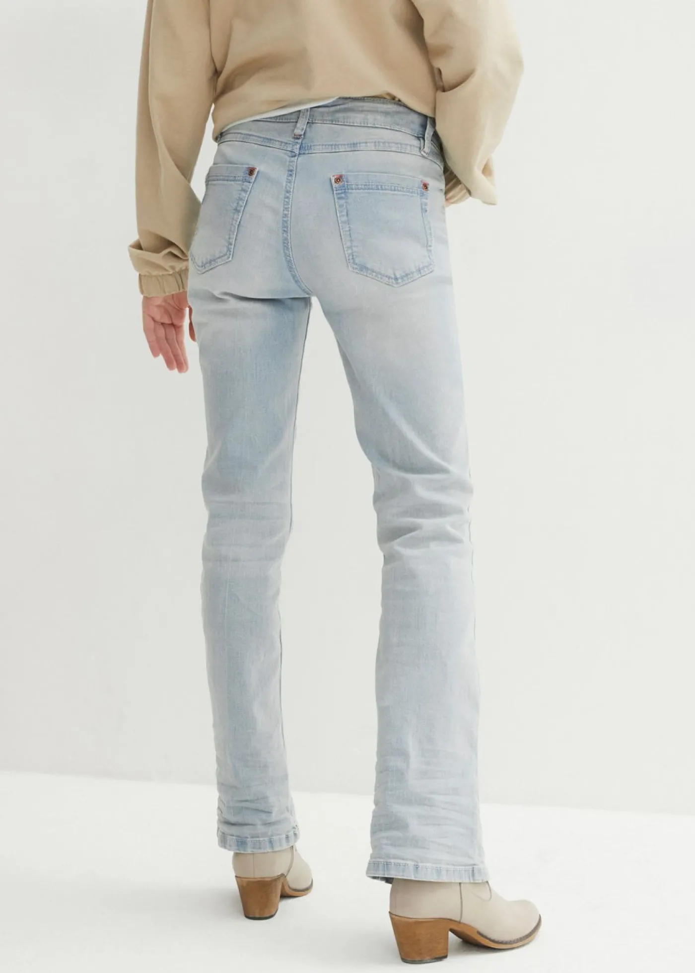 bonprix bonprix Vaqueros bootcut mid waist, elásticos Azul claro desgastado Sale