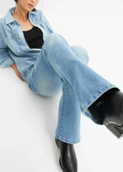 bonprix bonprix Vaqueros bootcut, mid waist, elásticos Denim claro Online