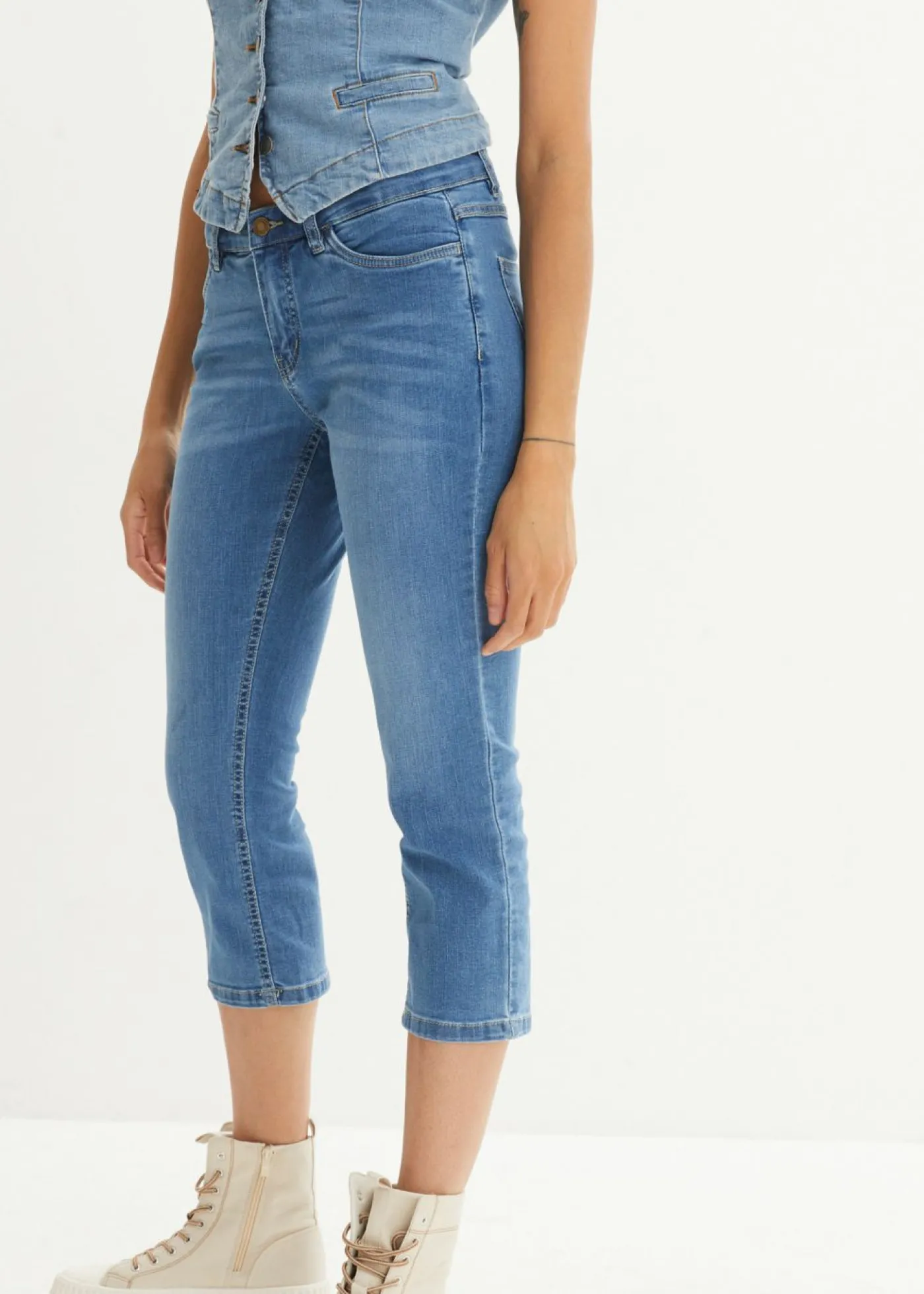 bonprix bonprix Vaqueros capri Azul claro usado Outlet