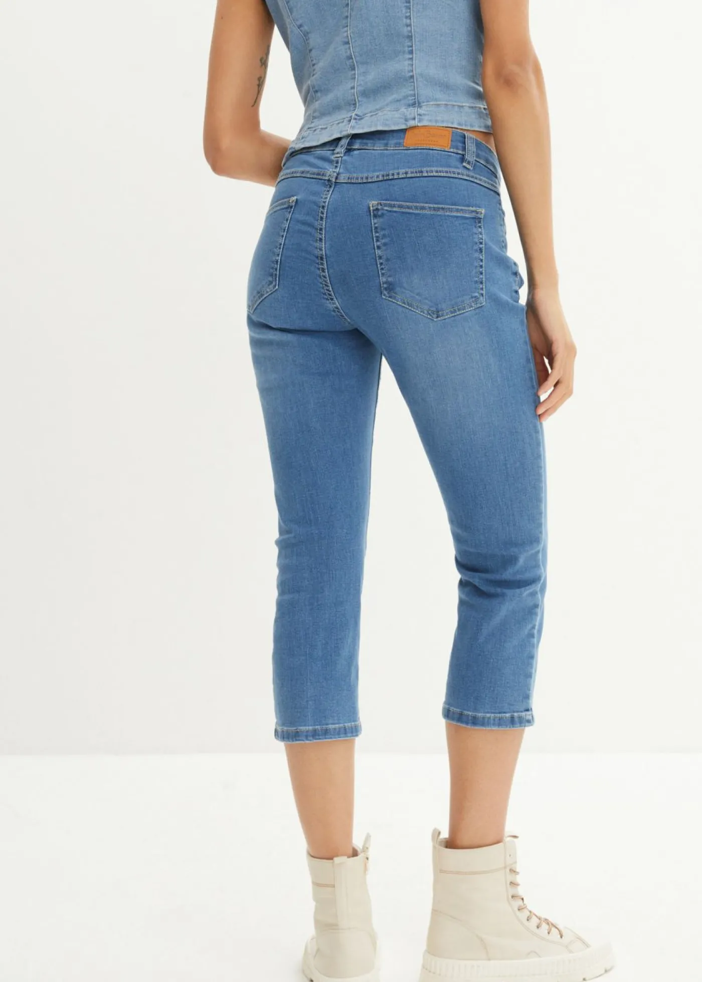 bonprix bonprix Vaqueros capri Azul claro usado Outlet