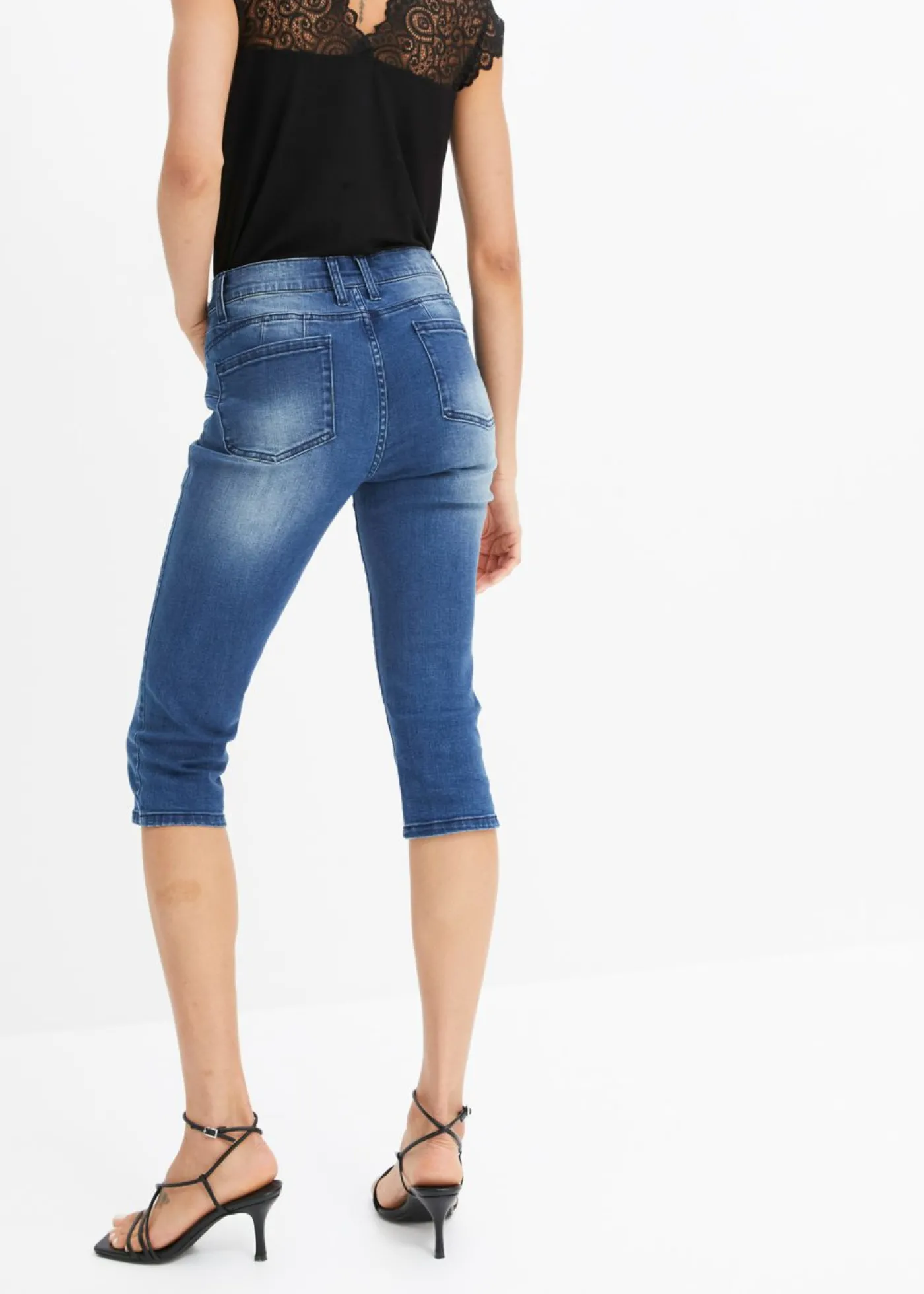bonprix bonprix Vaqueros capri con estampado de mariposas azul piedra con flores Hot