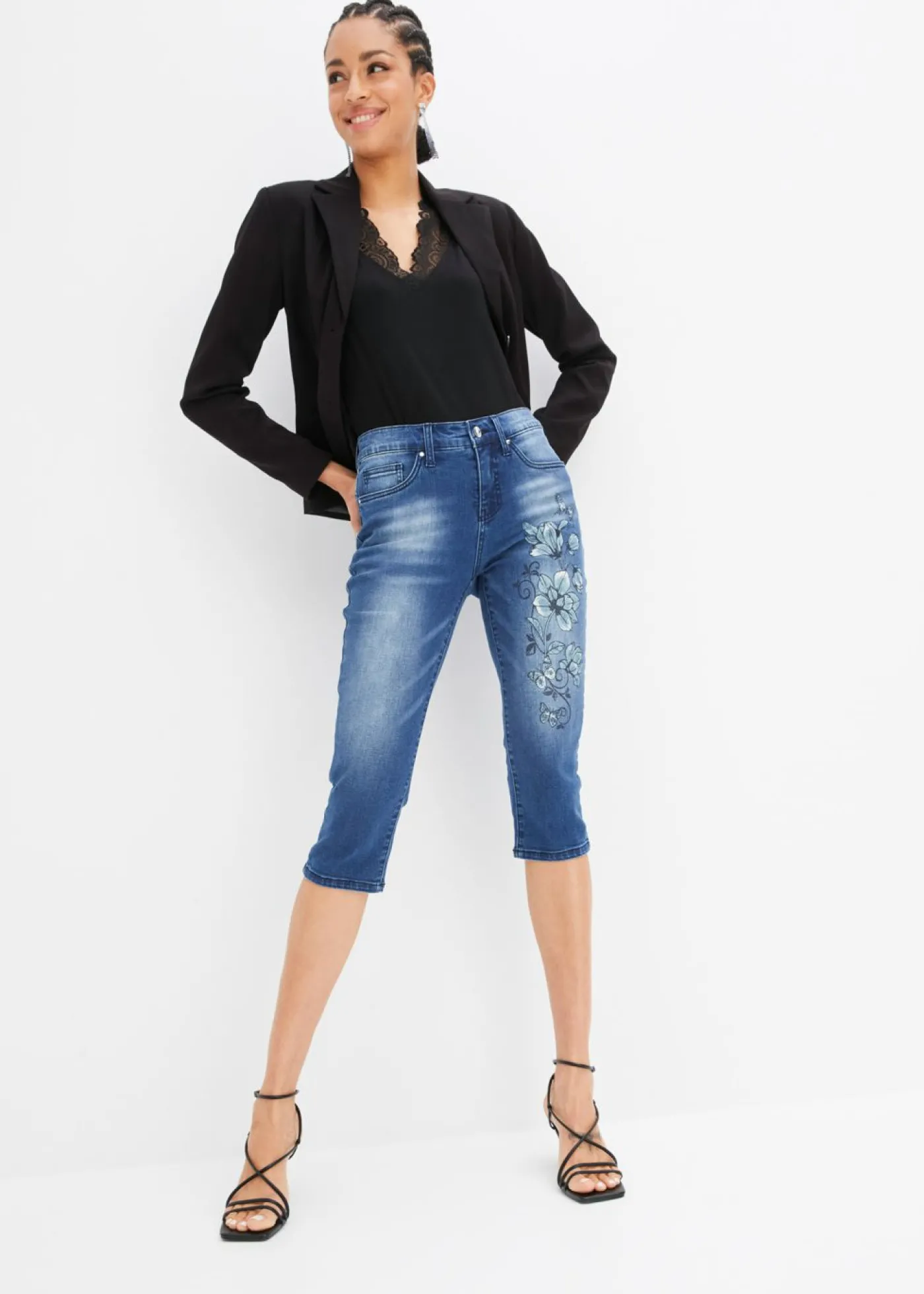 bonprix bonprix Vaqueros capri con estampado de mariposas azul piedra con flores Hot