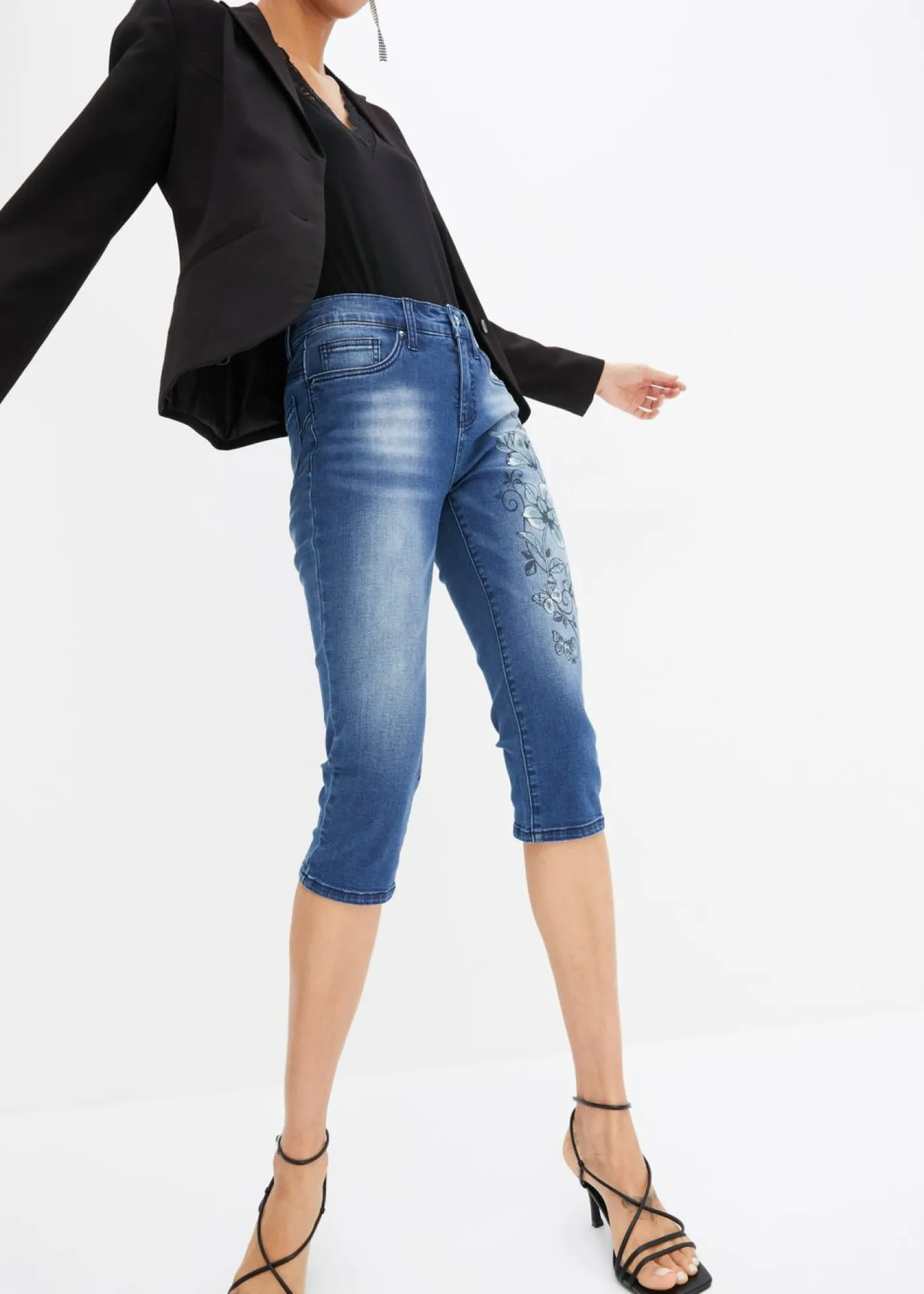 bonprix bonprix Vaqueros capri con estampado de mariposas azul piedra con flores Hot