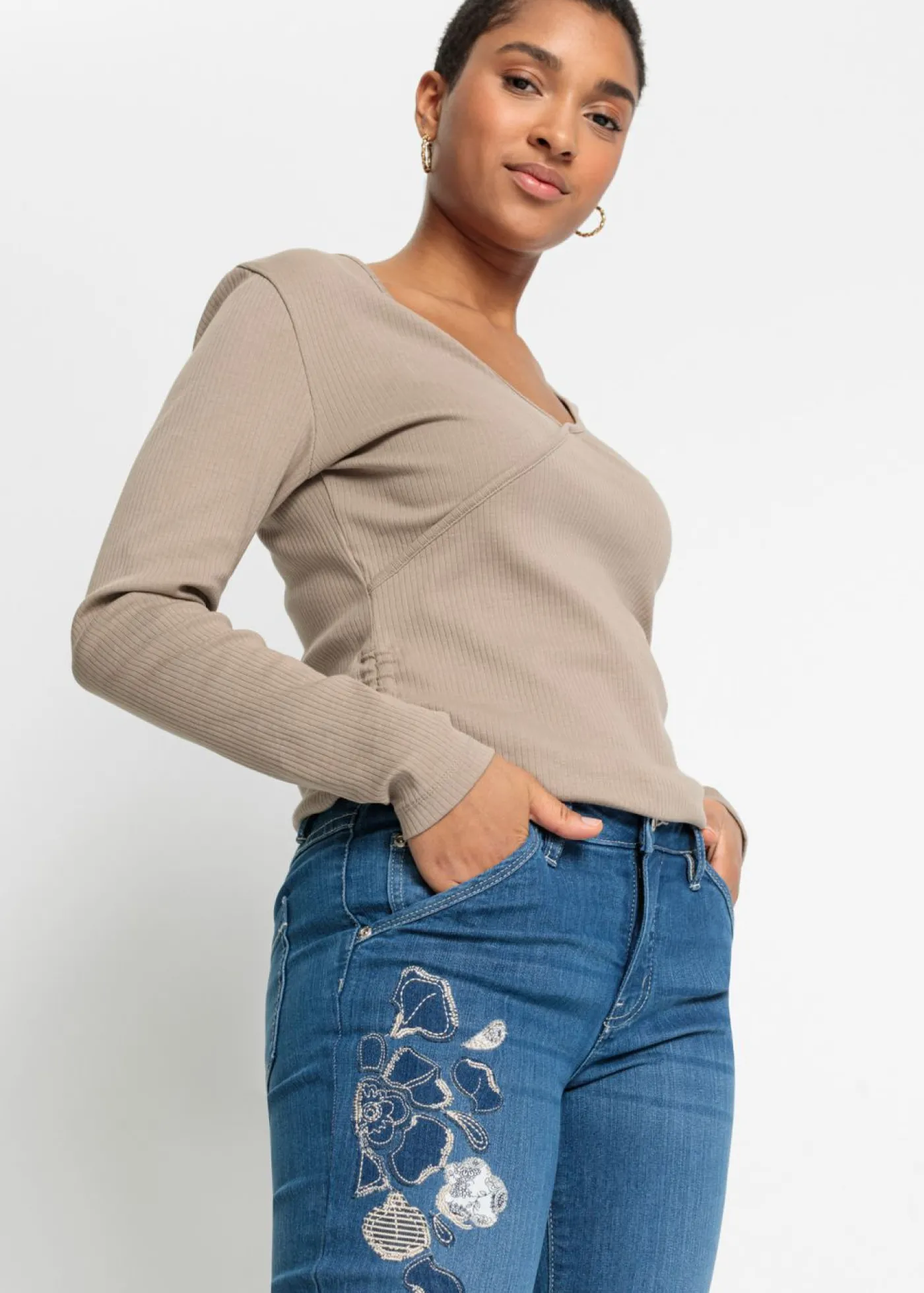 bonprix bonprix Vaqueros con bordados de flores azul piedra con flores Hot