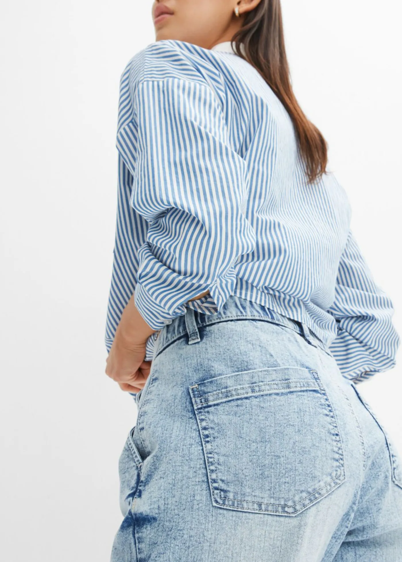 bonprix bonprix Vaqueros con talle medio, cinturilla cómoda y corte barrel azul hielo denim Sale