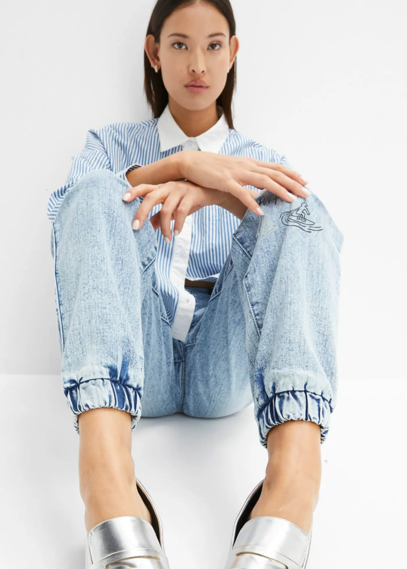 bonprix bonprix Vaqueros con talle medio, cinturilla cómoda y corte barrel azul hielo denim Sale