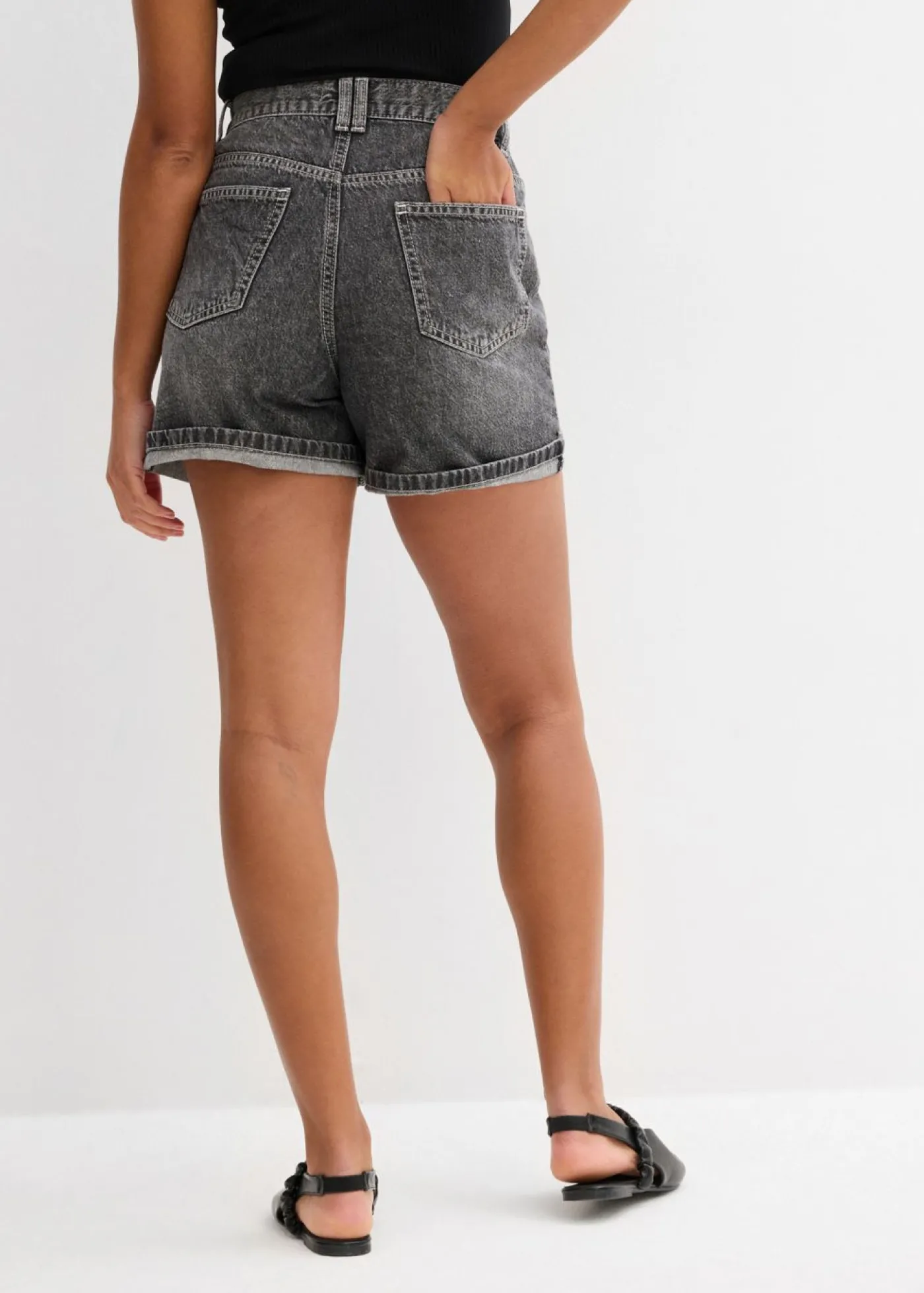 bonprix bonprix Vaqueros cortos poco elásticos con talle alto negro denim usado Clearance