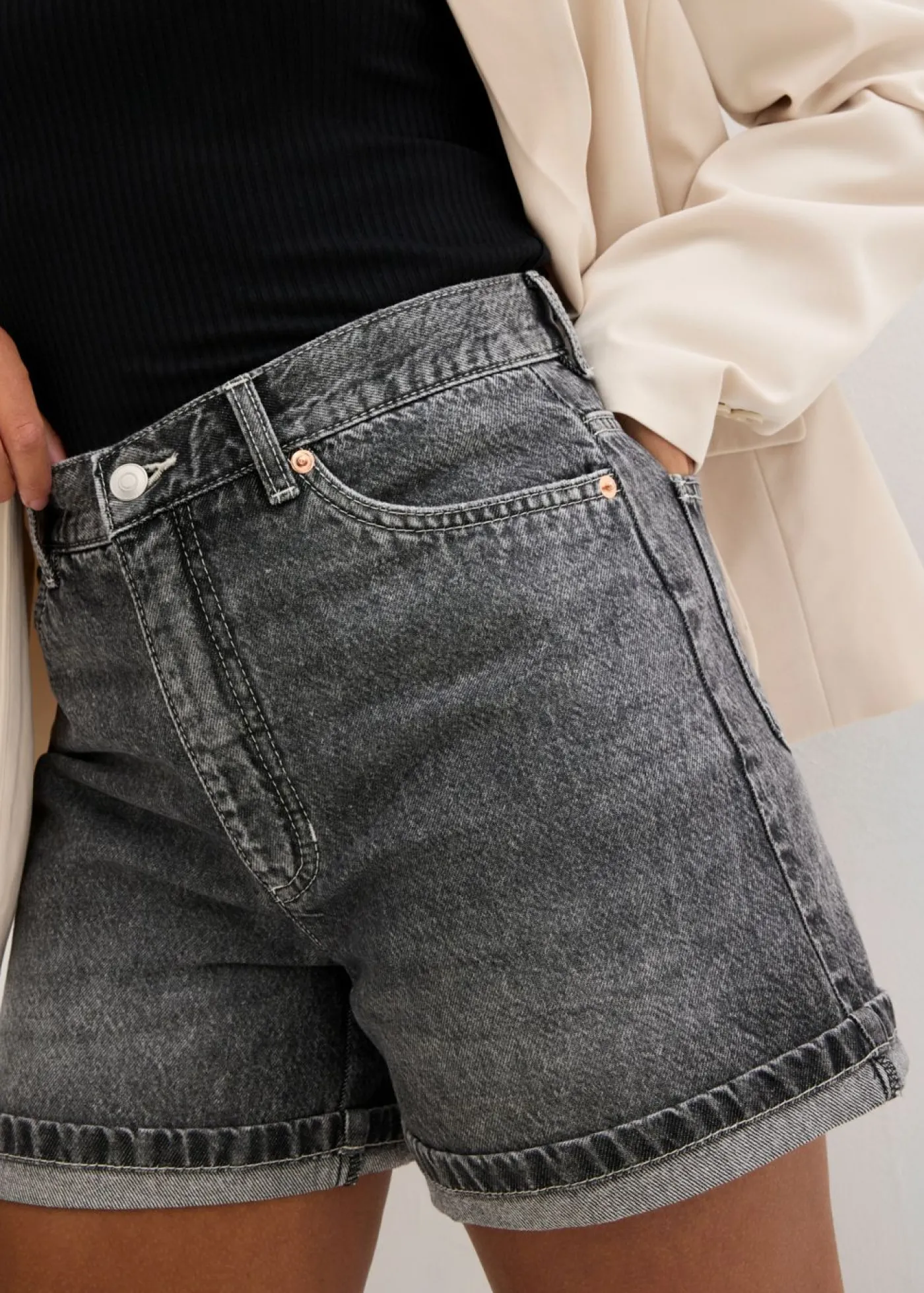 bonprix bonprix Vaqueros cortos poco elásticos con talle alto negro denim usado Clearance