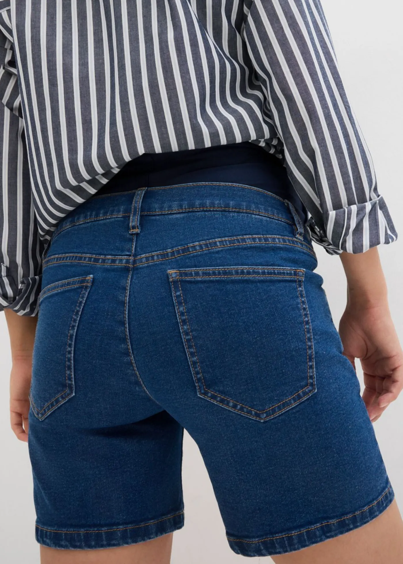 bonprix bonprix Vaqueros cortos premamá de denim elástico de algodón azul piedra-beige crema Hot
