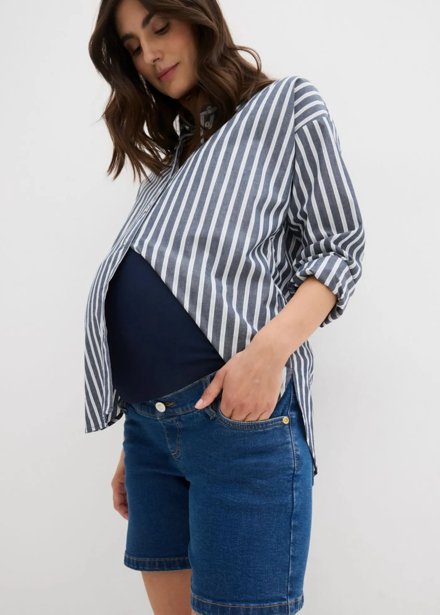 bonprix bonprix Vaqueros cortos premamá de denim elástico de algodón azul piedra-beige crema Hot