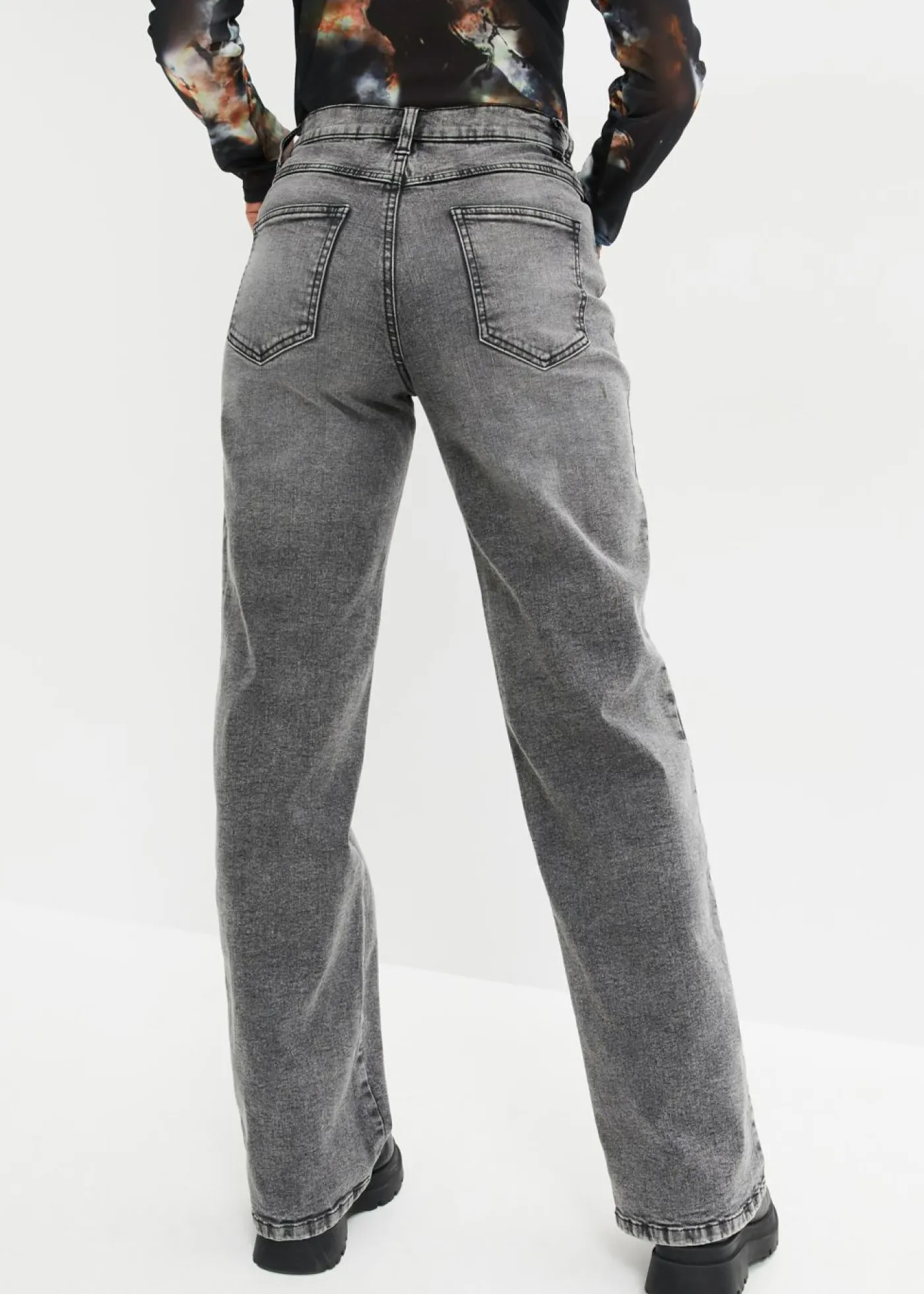 bonprix bonprix Vaqueros de pernera ancha, high waist, con tachuelas denim gris Discount