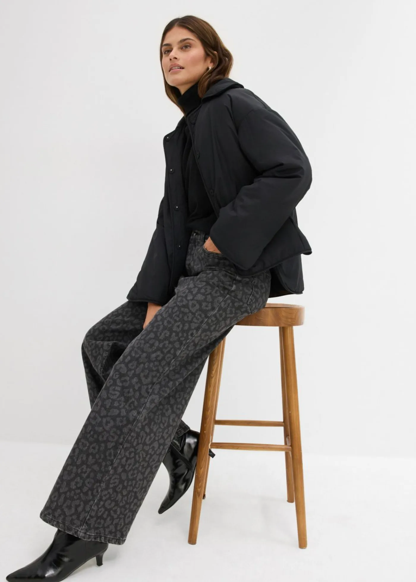 bonprix bonprix Vaqueros de pernera ancha, mid waist estampado leo denim gris oscuro Online