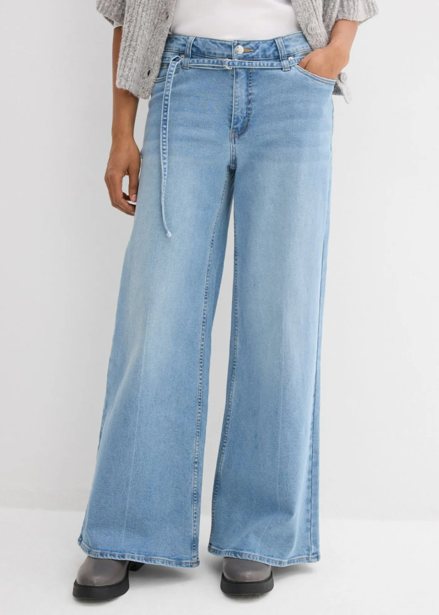 bonprix bonprix Vaqueros de pernera ancha, mid waist azul claro denim usado Online