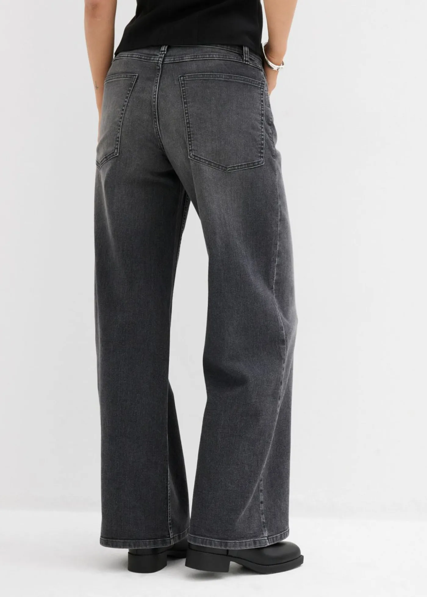 bonprix bonprix Vaqueros de pernera ancha, high waist Denim negro desgastado New