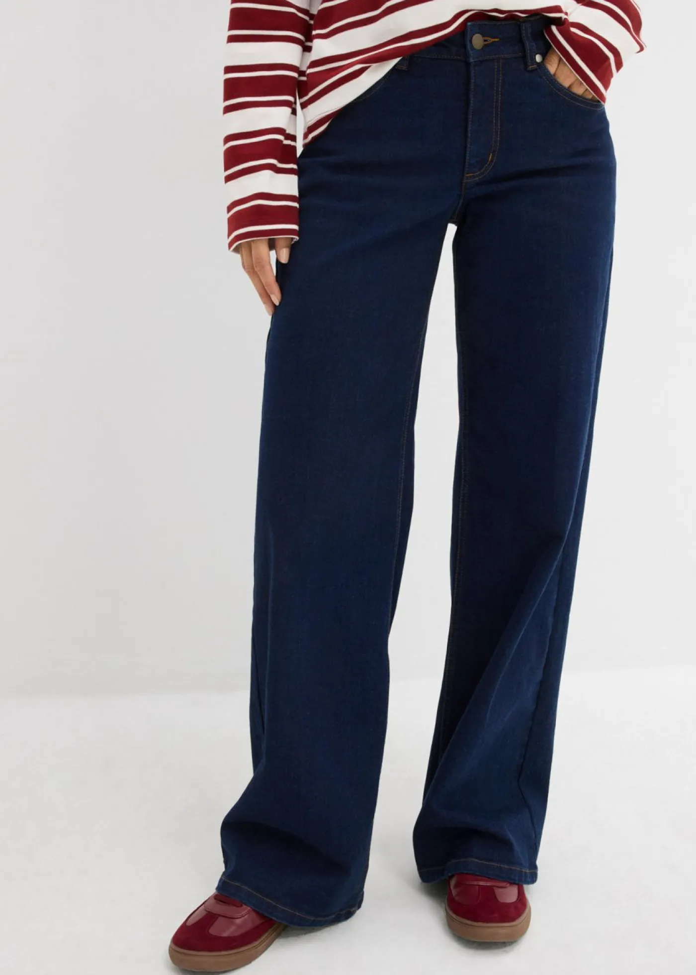 bonprix bonprix Vaqueros de pernera ancha, mid waist, de algodón orgánico Azul oscuro denim Hot