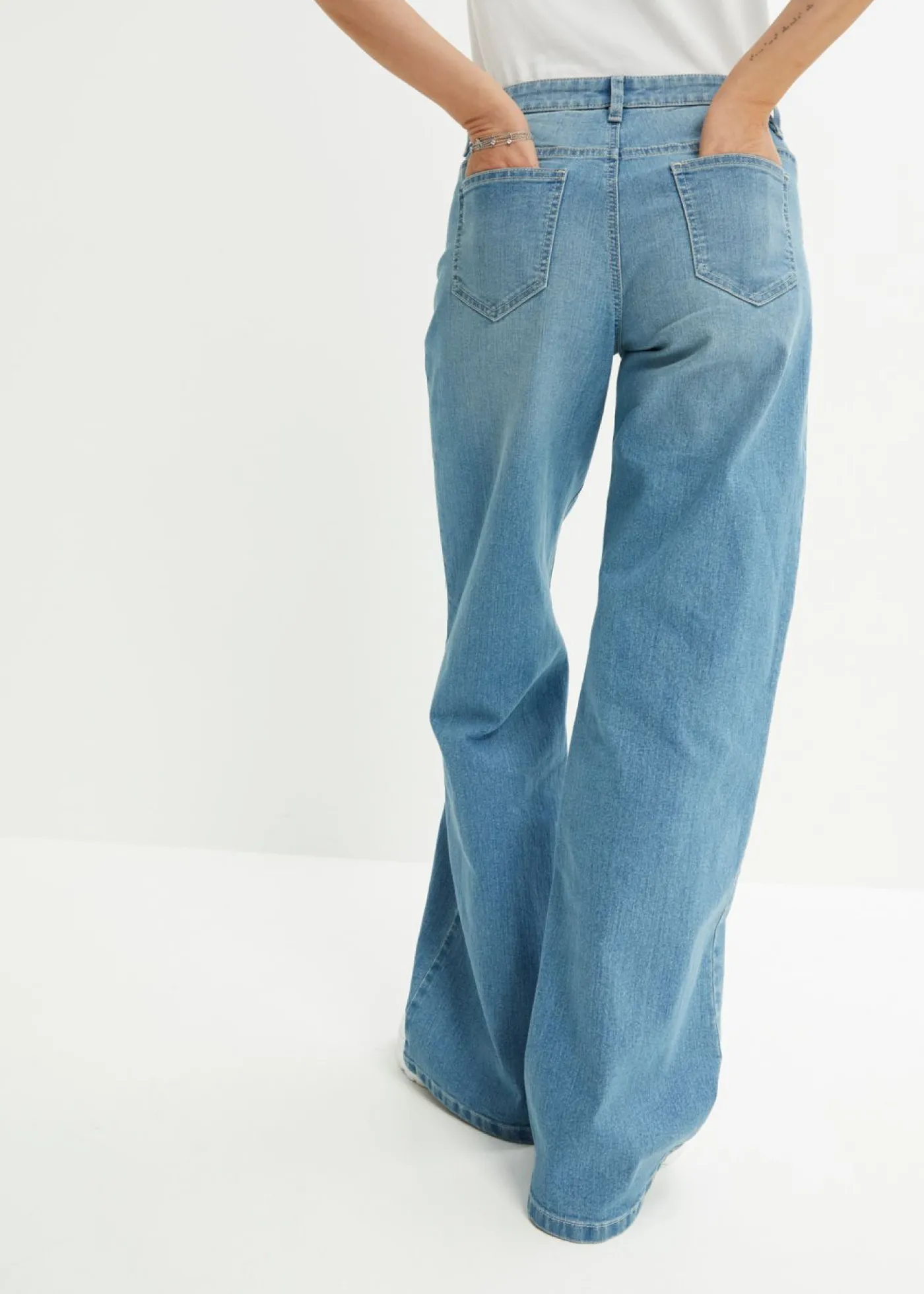 bonprix bonprix Vaqueros de pernera ancha, mid waist, elástico azul claro denim Online