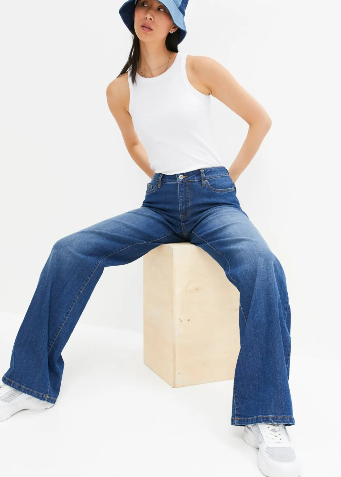 bonprix bonprix Vaqueros de pernera ancha, mid waist, elástico Azul piedra Clearance