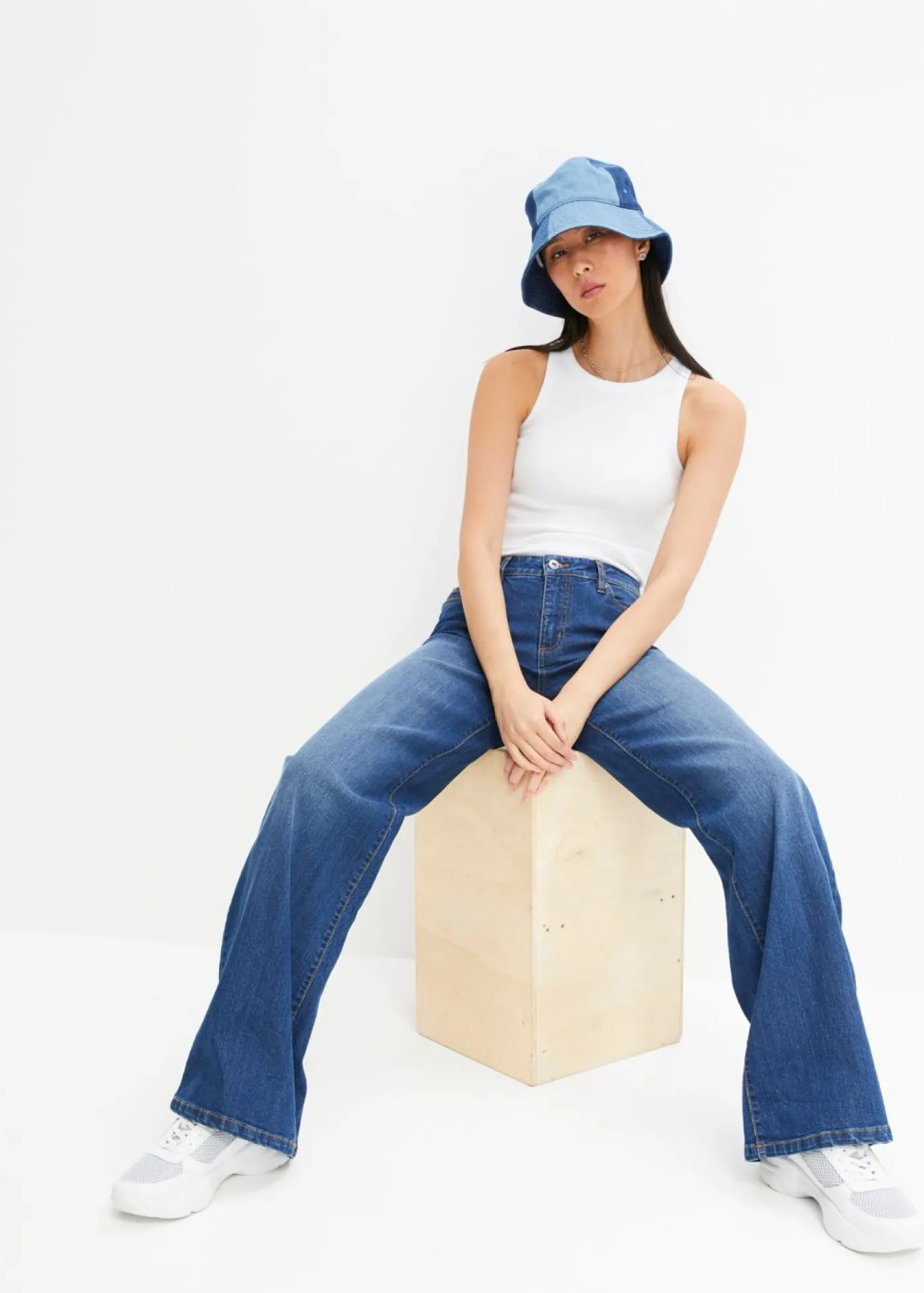 bonprix bonprix Vaqueros de pernera ancha, mid waist, elástico Azul piedra Clearance