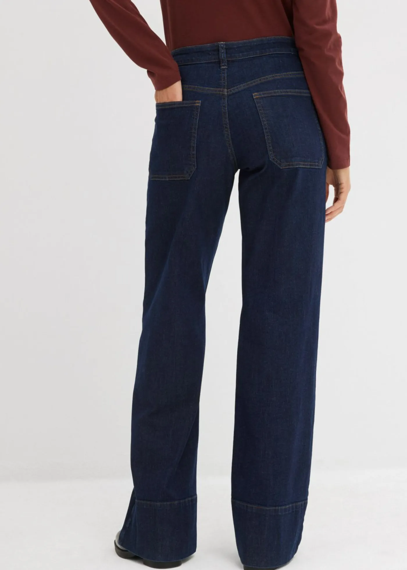bonprix bonprix Vaqueros de talle medio de algodón orgánico con perneras anchas Azul oscuro denim Sale