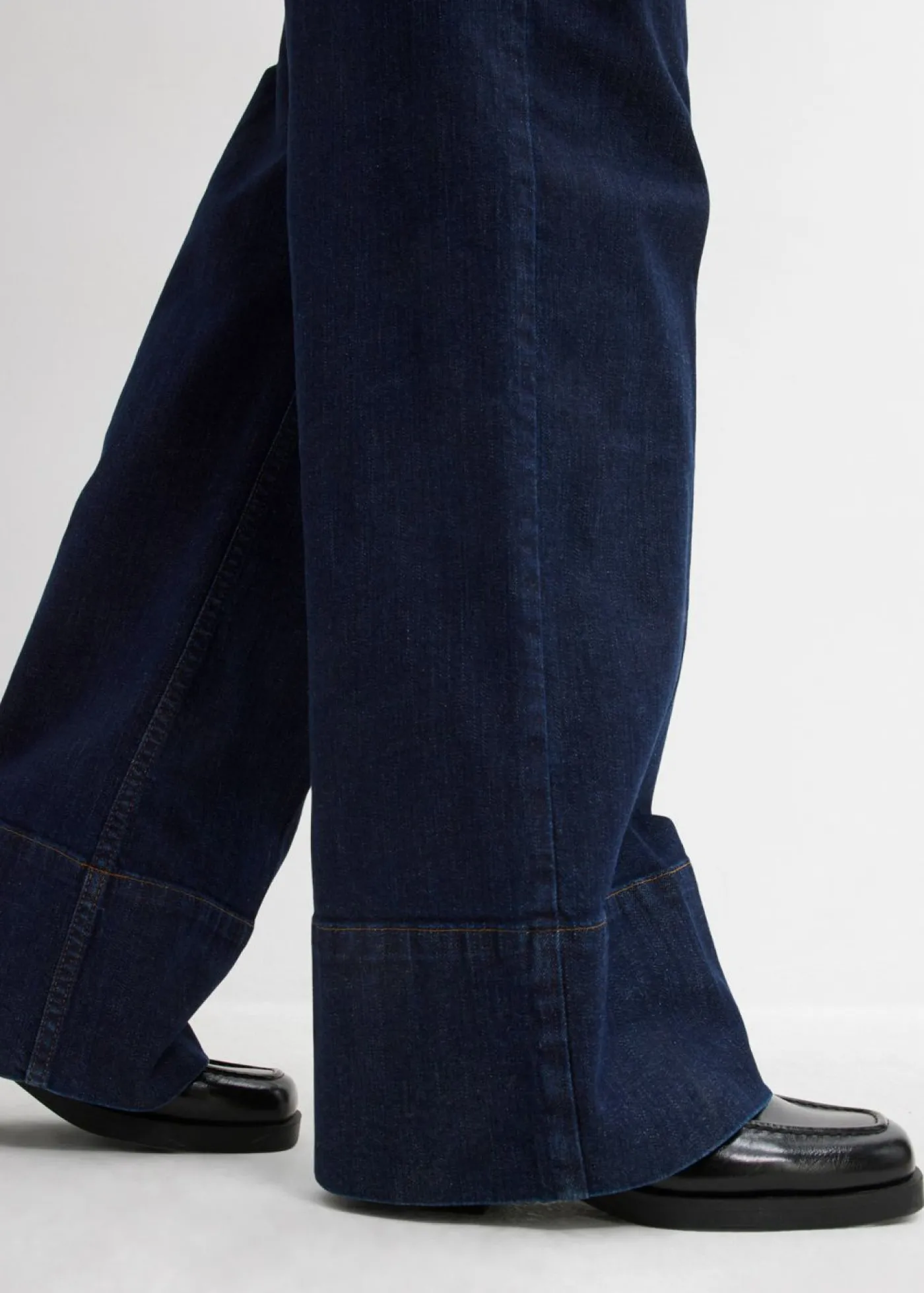 bonprix bonprix Vaqueros de talle medio de algodón orgánico con perneras anchas Azul oscuro denim Sale