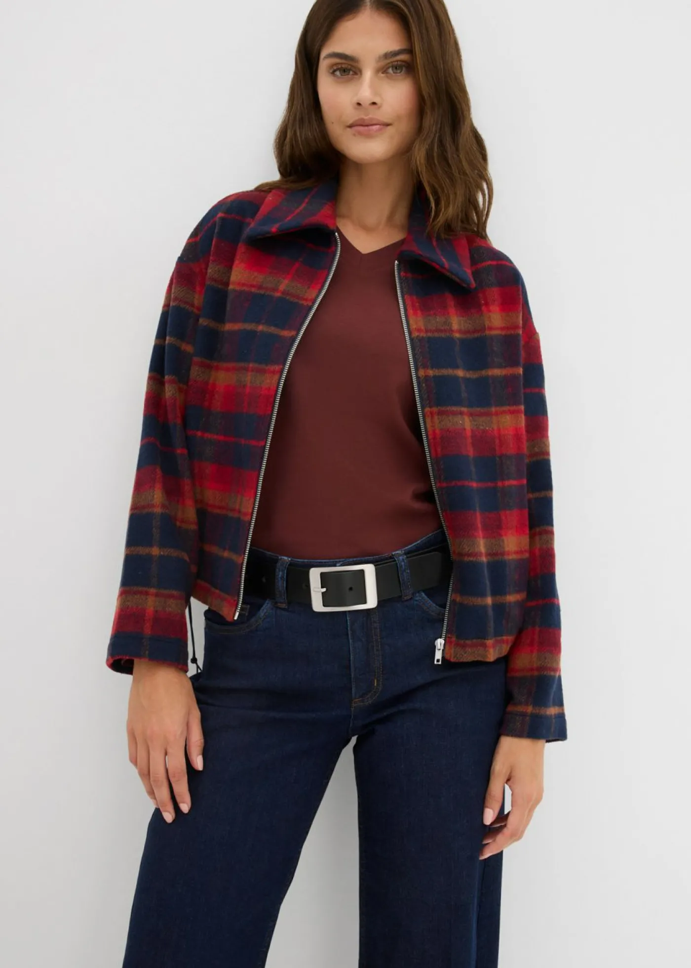 bonprix bonprix Vaqueros de talle medio de algodón orgánico con perneras anchas Azul oscuro denim Sale