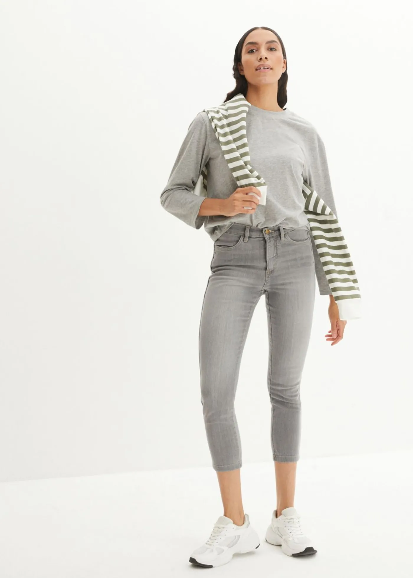 bonprix bonprix Vaqueros elásticos cómodos con largo capri y corte pitillo denim gris claro Discount