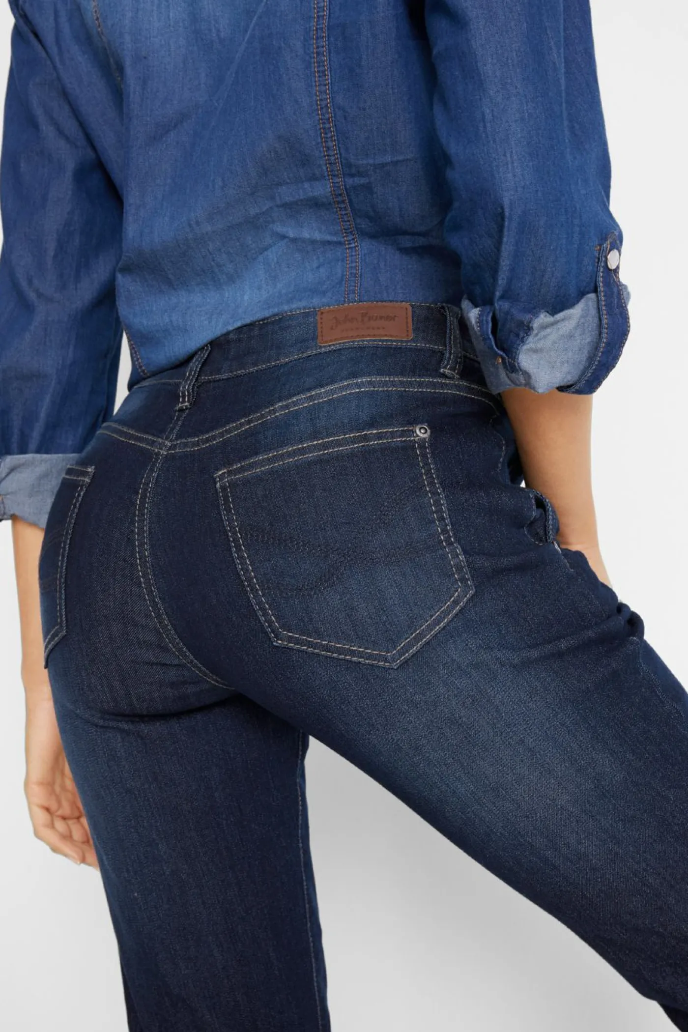 bonprix bonprix Vaqueros elásticos con corte boyfriend y talle medio Azul marino desgastado Online